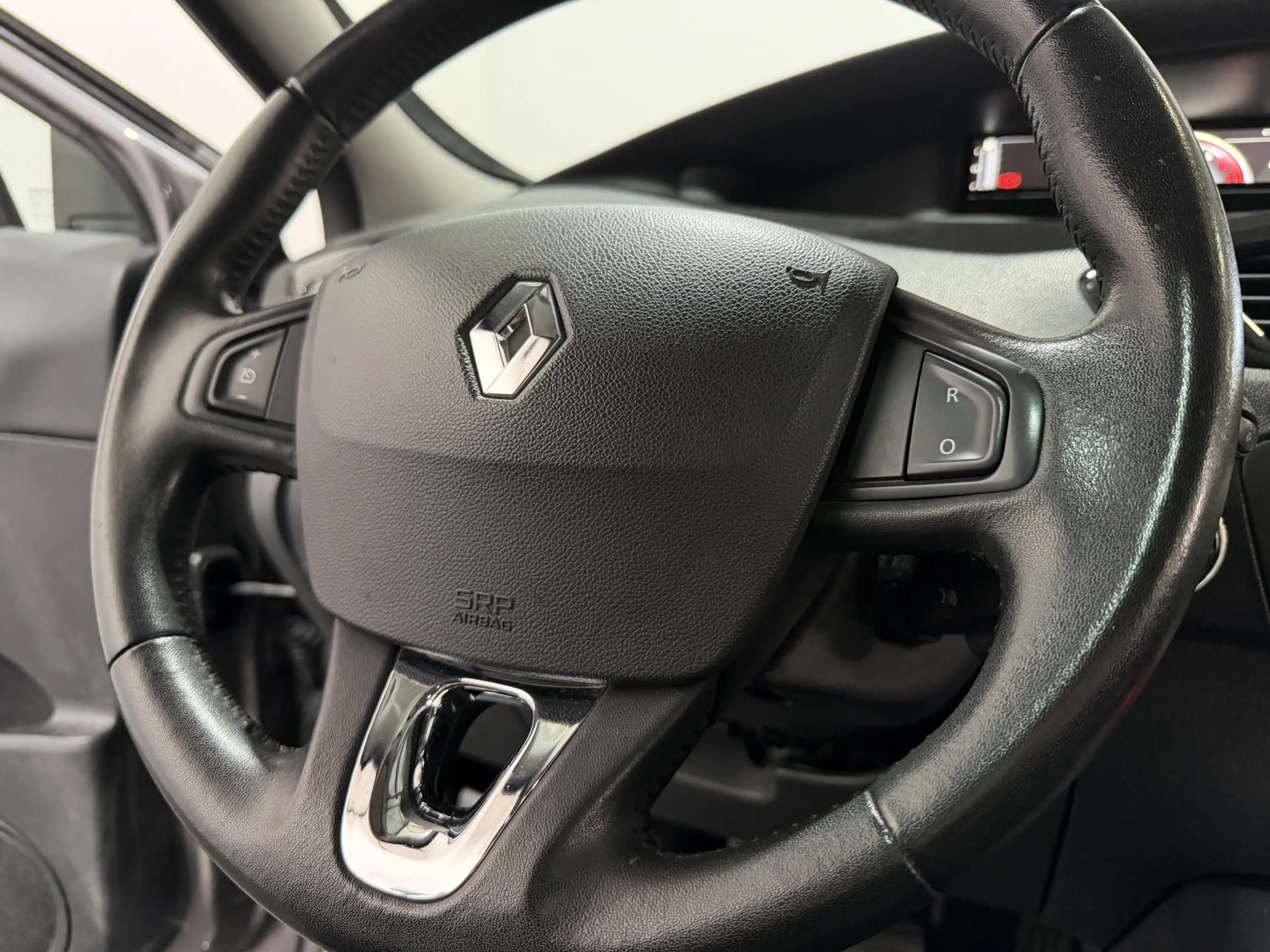 Renault Grand Scenic 1.2 TCe Bose - Navi / Pdc / Bluetooth — photo 13