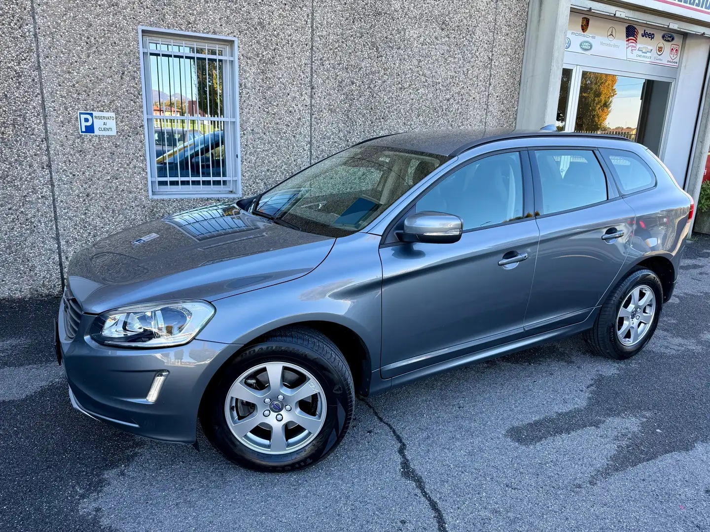 Volvo XC60 2.4 d4 Business awd 190cv geatronic "NAVI"UNIPROPRIETARIO"4X4" Grigio - 1
