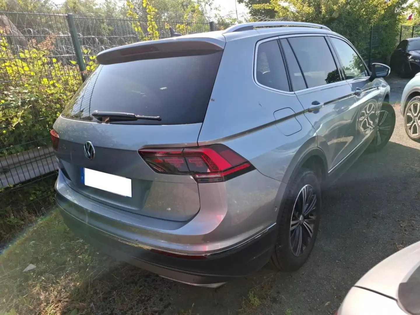 Volkswagen Tiguan Allspace 2.0 TDI 150 DSG 7 Carat TOIT OUVRANT 7 pl Gris - 2