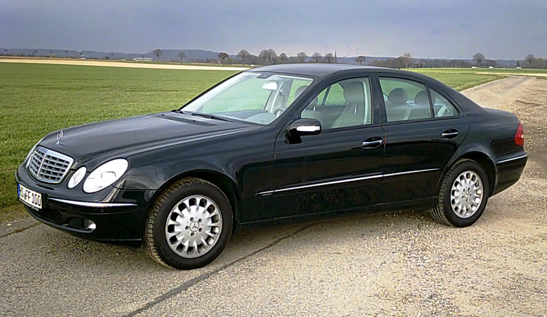 Mercedes-Benz E 280 E 280 7G-TRONIC Elegance Чорний - 1