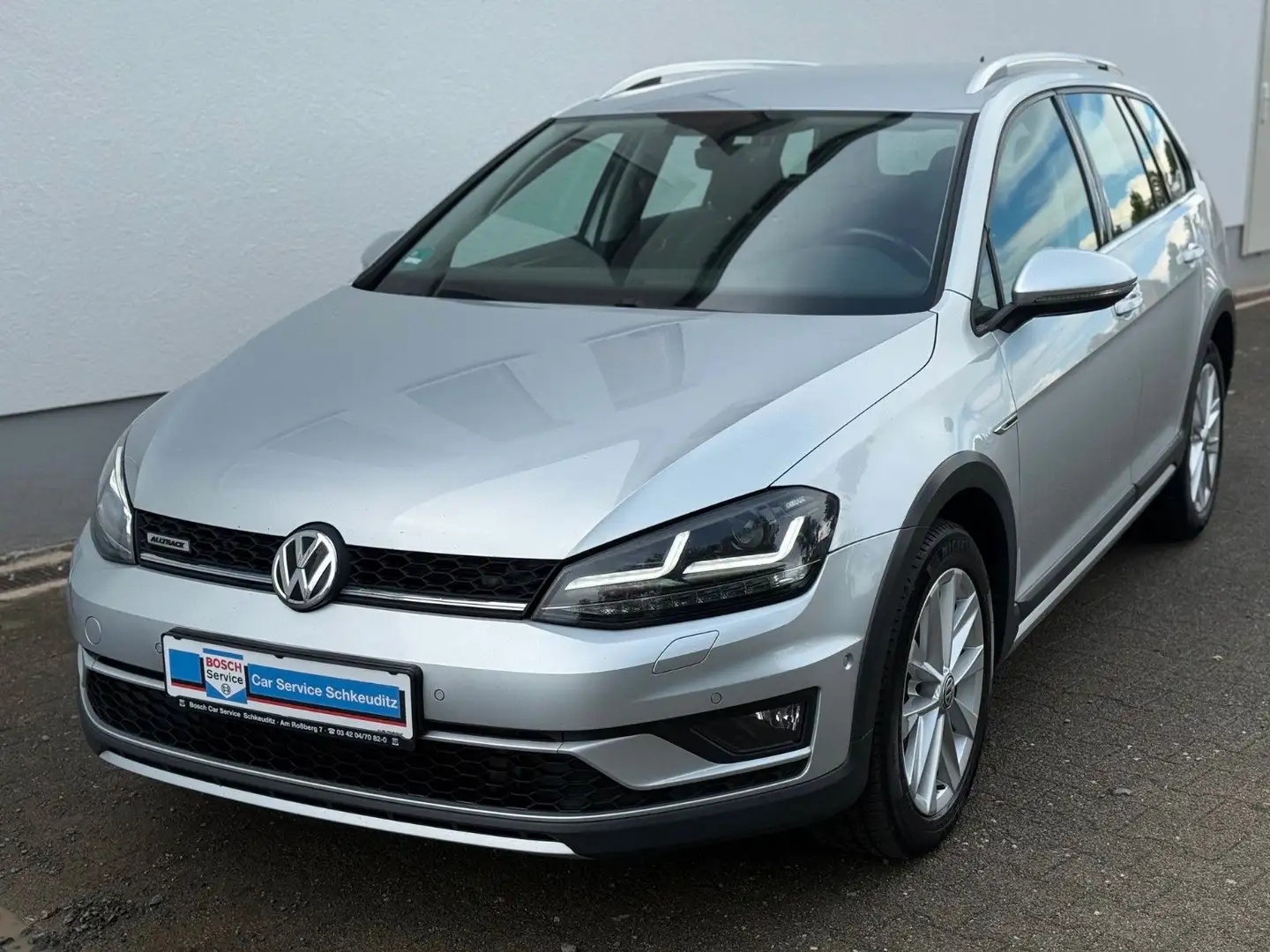 Volkswagen Golf VII Alltrack Variant 4Motion Plateado - 1