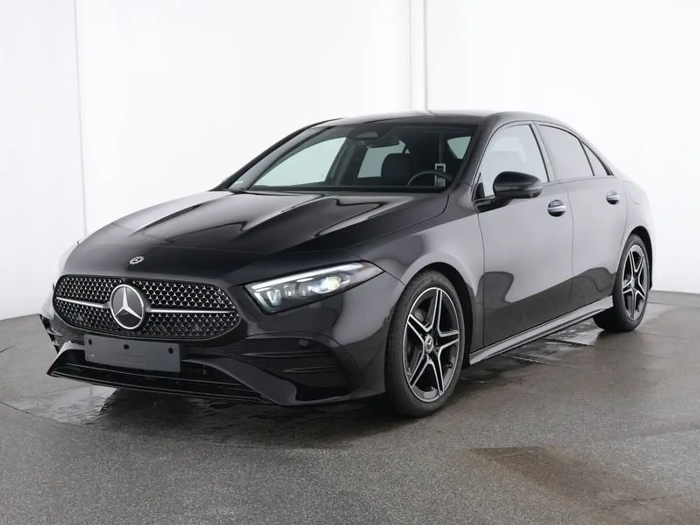 Mercedes-Benz A 180 Limousine AMG Line SpurW Winterp. SportS. Nero - 2