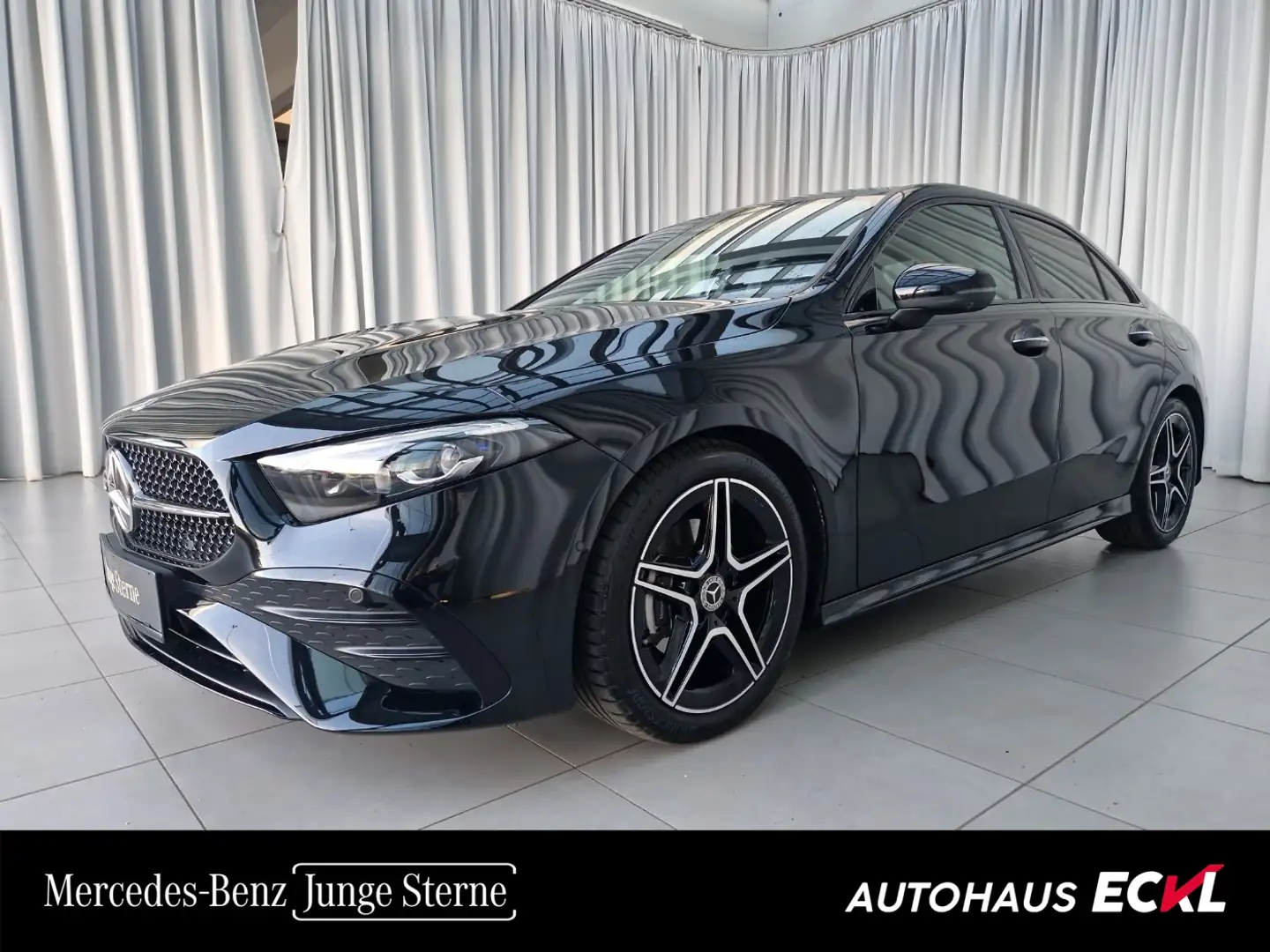 Mercedes-Benz A 180 Limousine AMG Line SpurW Winterp. SportS. Zwart - 1