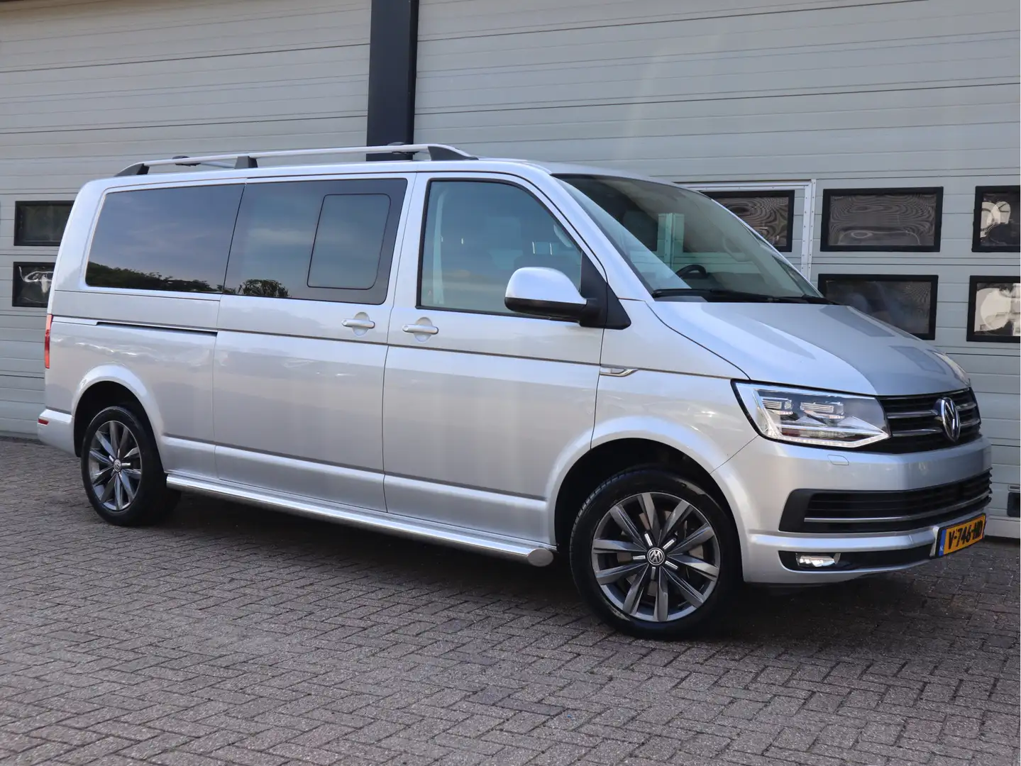 Volkswagen T6 Transporter 2.0 TDI 204pk DSG L2 DC - Highline - LED - Leder - Plateado - 2