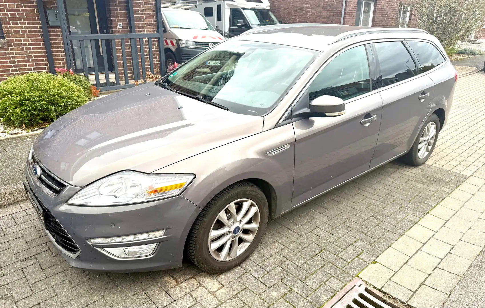 Ford Mondeo Mondeo Turnier 1.6 EcoBoost Business Edition Šedá - 1