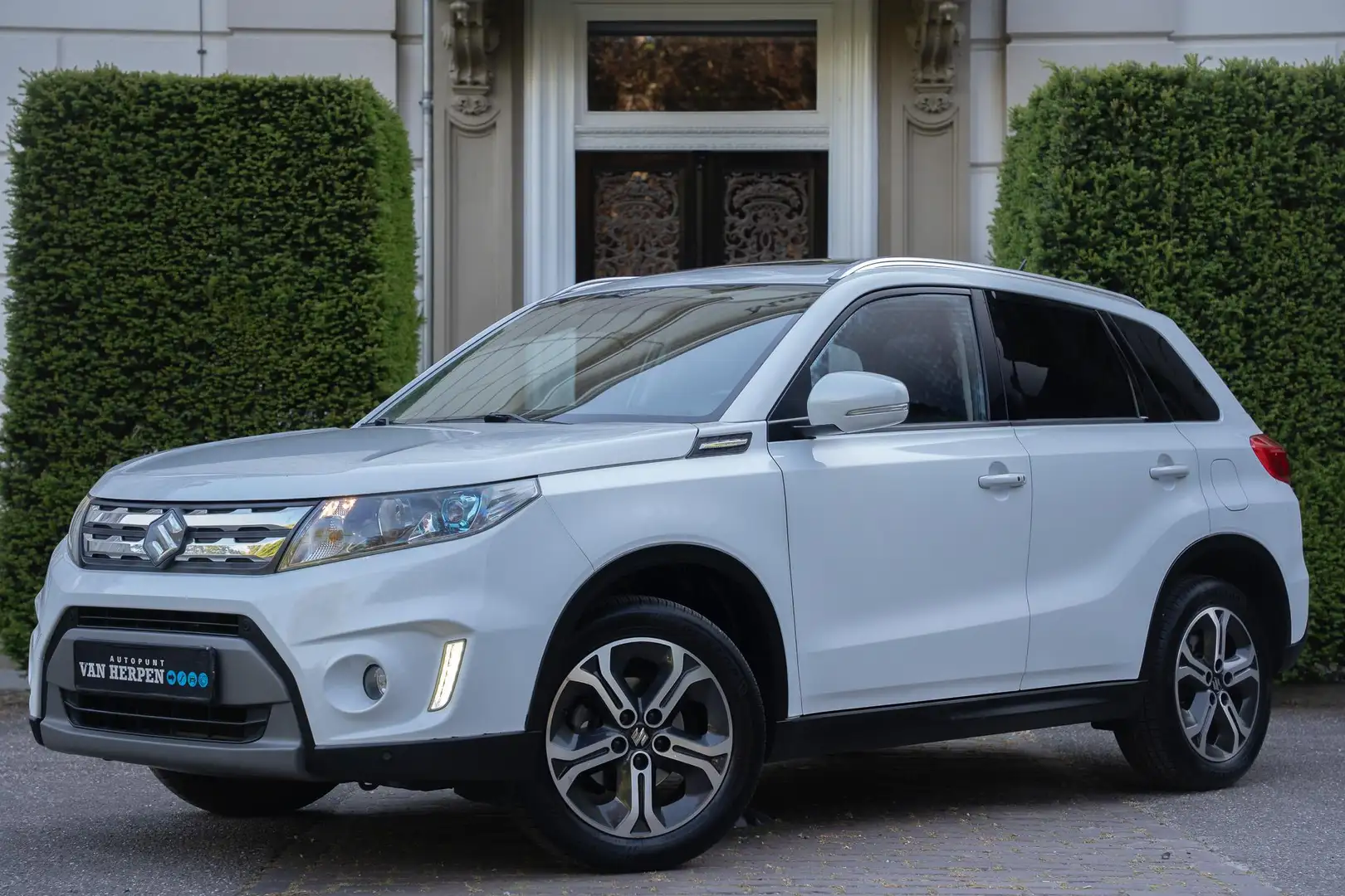 Suzuki Vitara 1.6 High Executive TREKHAAK | PANO | ADAPTIVE | CA Blanc - 1