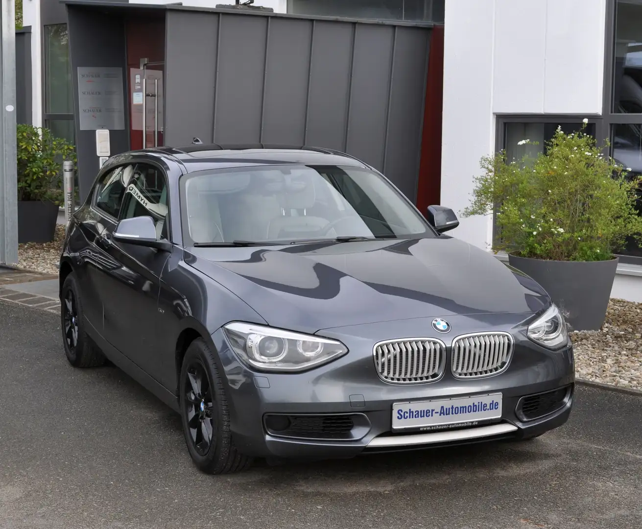 BMW 120 Baureihe "URBAN-Line+Aut.+Advantage" Grau - 2