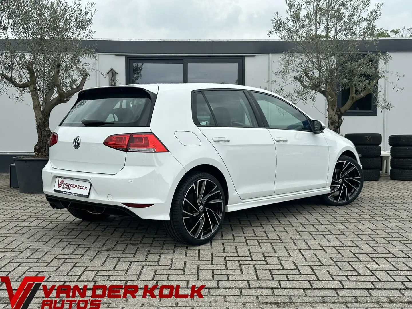 Volkswagen Golf 1.4 TSI R-Line Navi Climate Cruise Leder Wit - 2