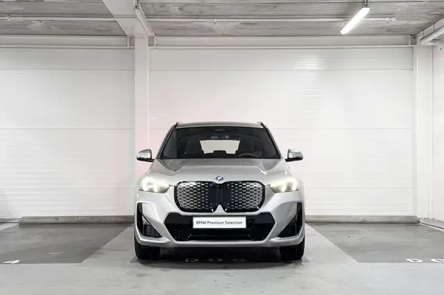 BMW Ix1 view 5