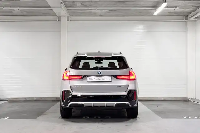 BMW Ix1 view 7