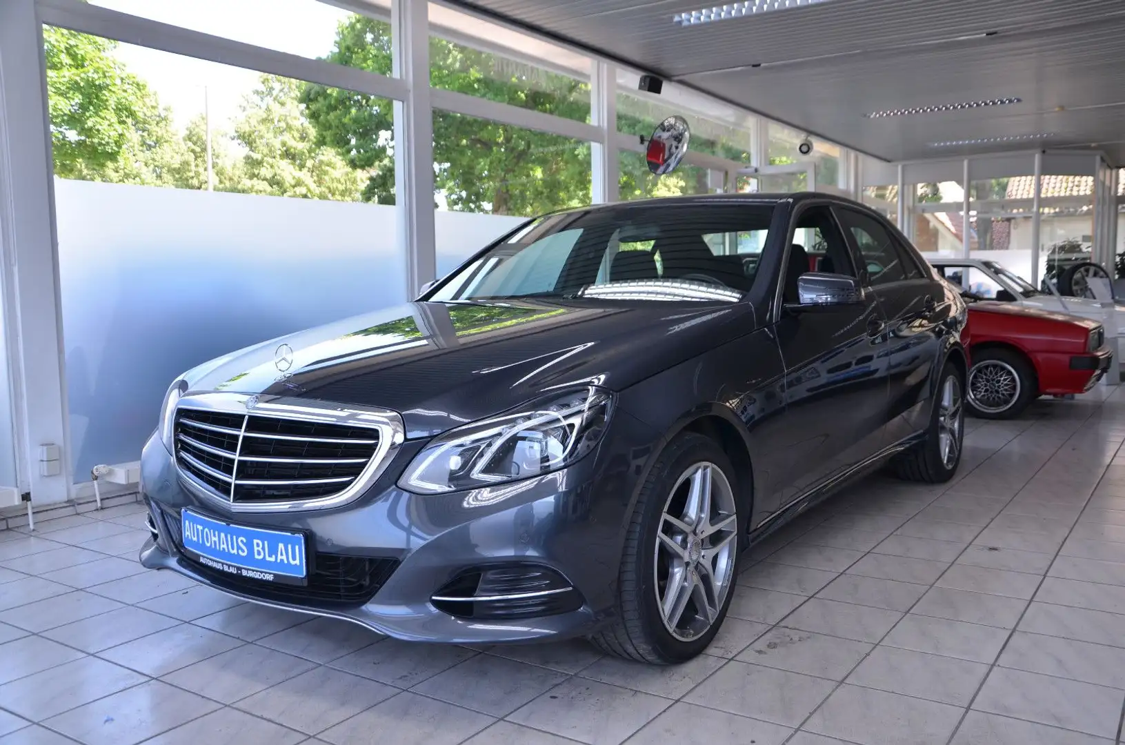 Mercedes-Benz E 300 CGI Lim. *AUTOMATIK*18"LM AMG*1.HAND* Grau - 1