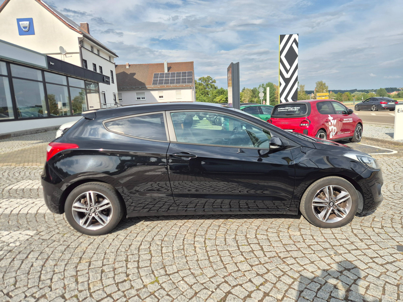 Hyundai i30 Coupe Design 1.4 3-türig — photo 2