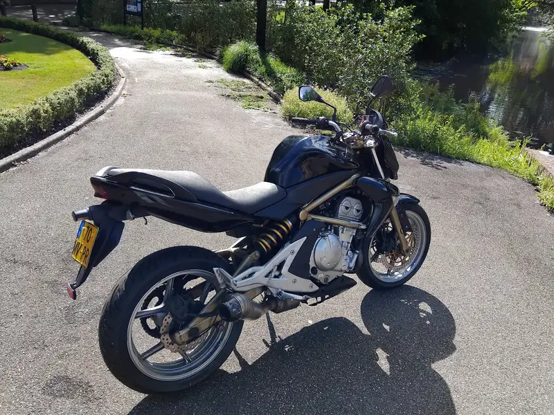 Kawasaki ER-6n - foto 5