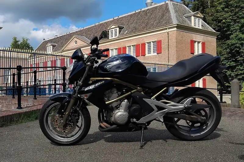 Kawasaki ER-6n - foto 2