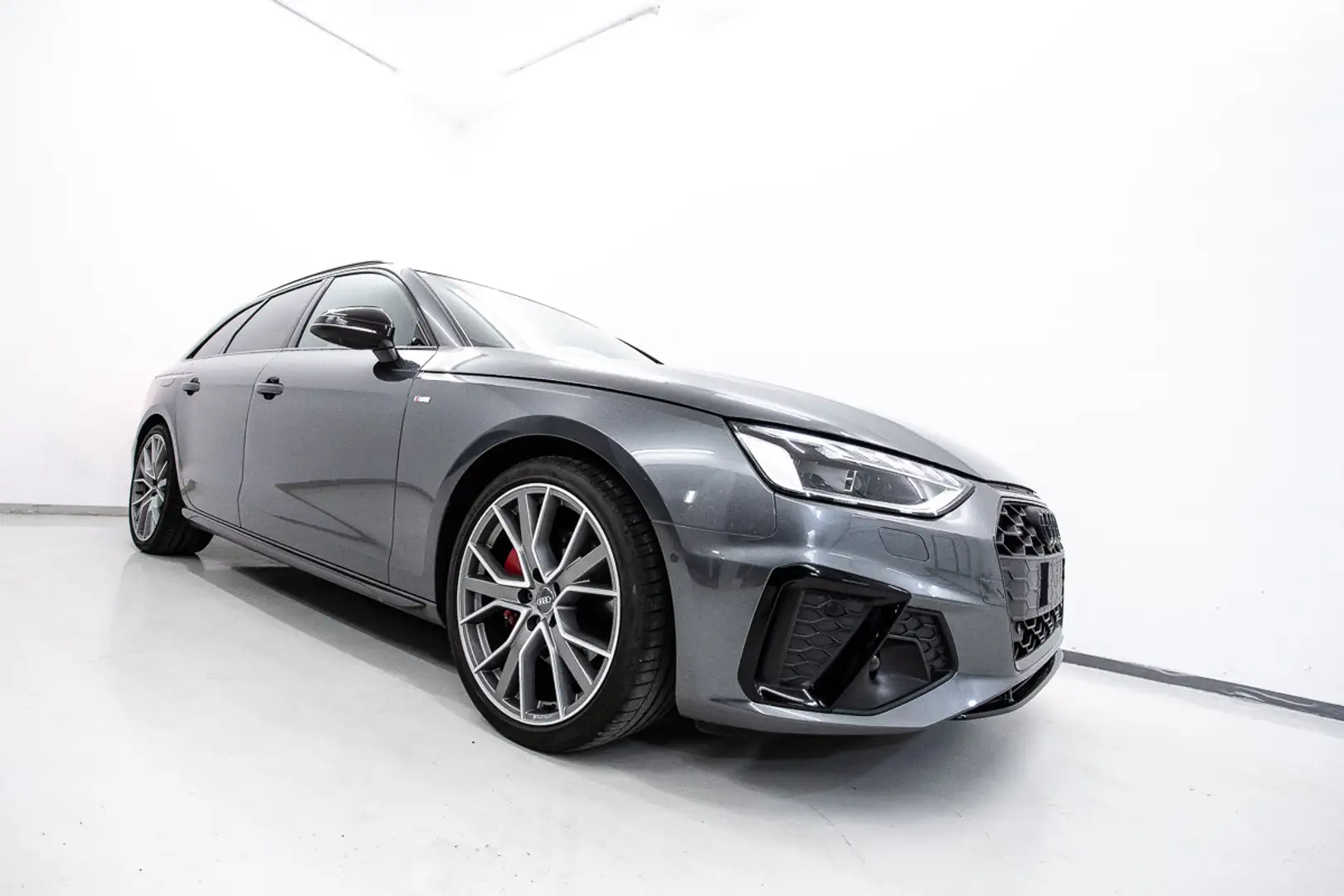 Audi A4 Avant 40 TDI quattro | S line competition plus Grau - 1
