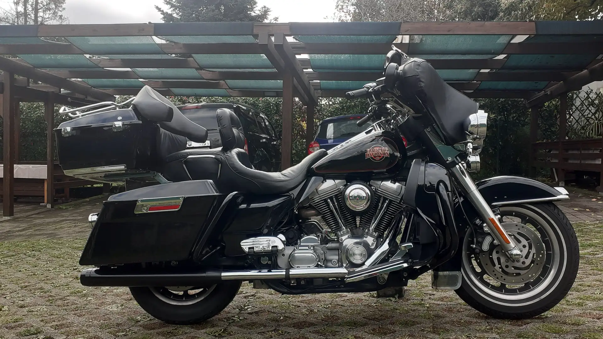 Harley-Davidson Electra Glide Sidecar Černá - 2