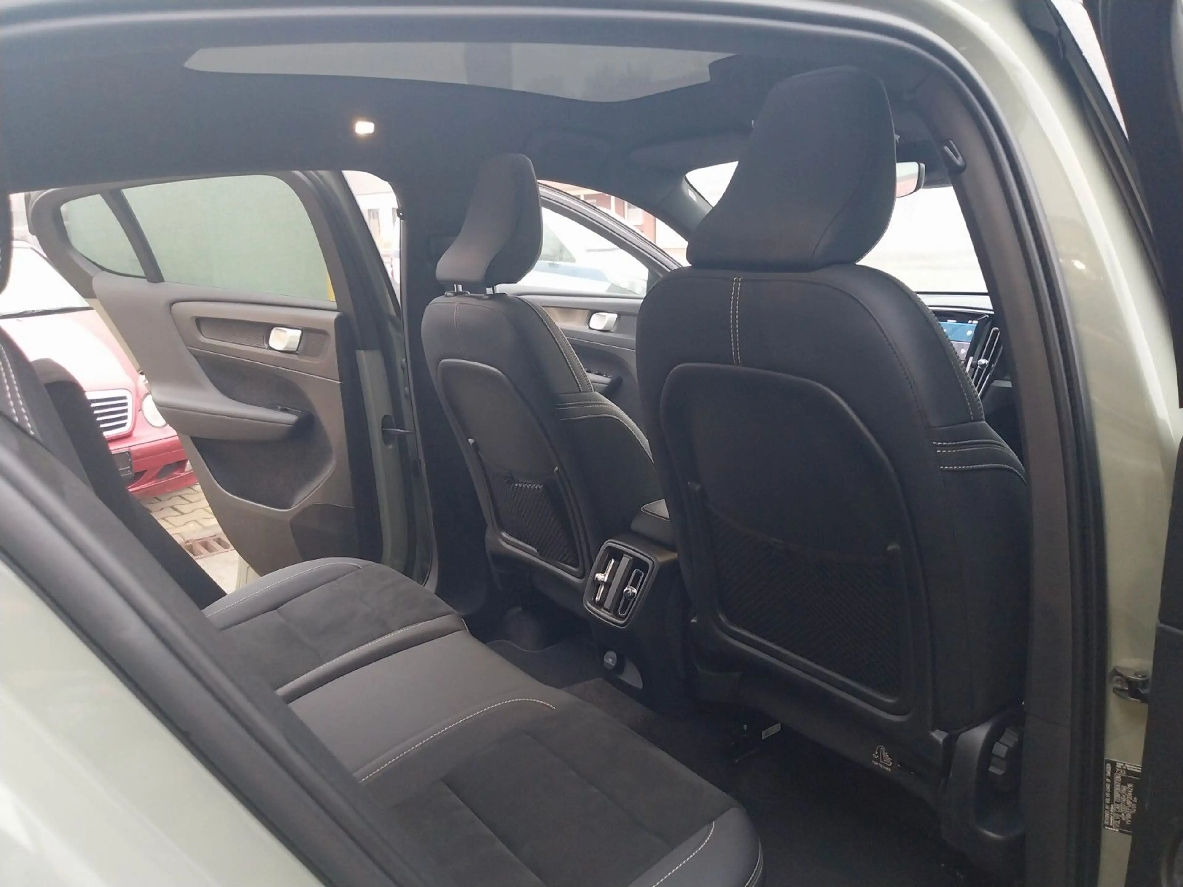 Volvo C40 Plus Recharge Pure Electric 2WD — photo 13