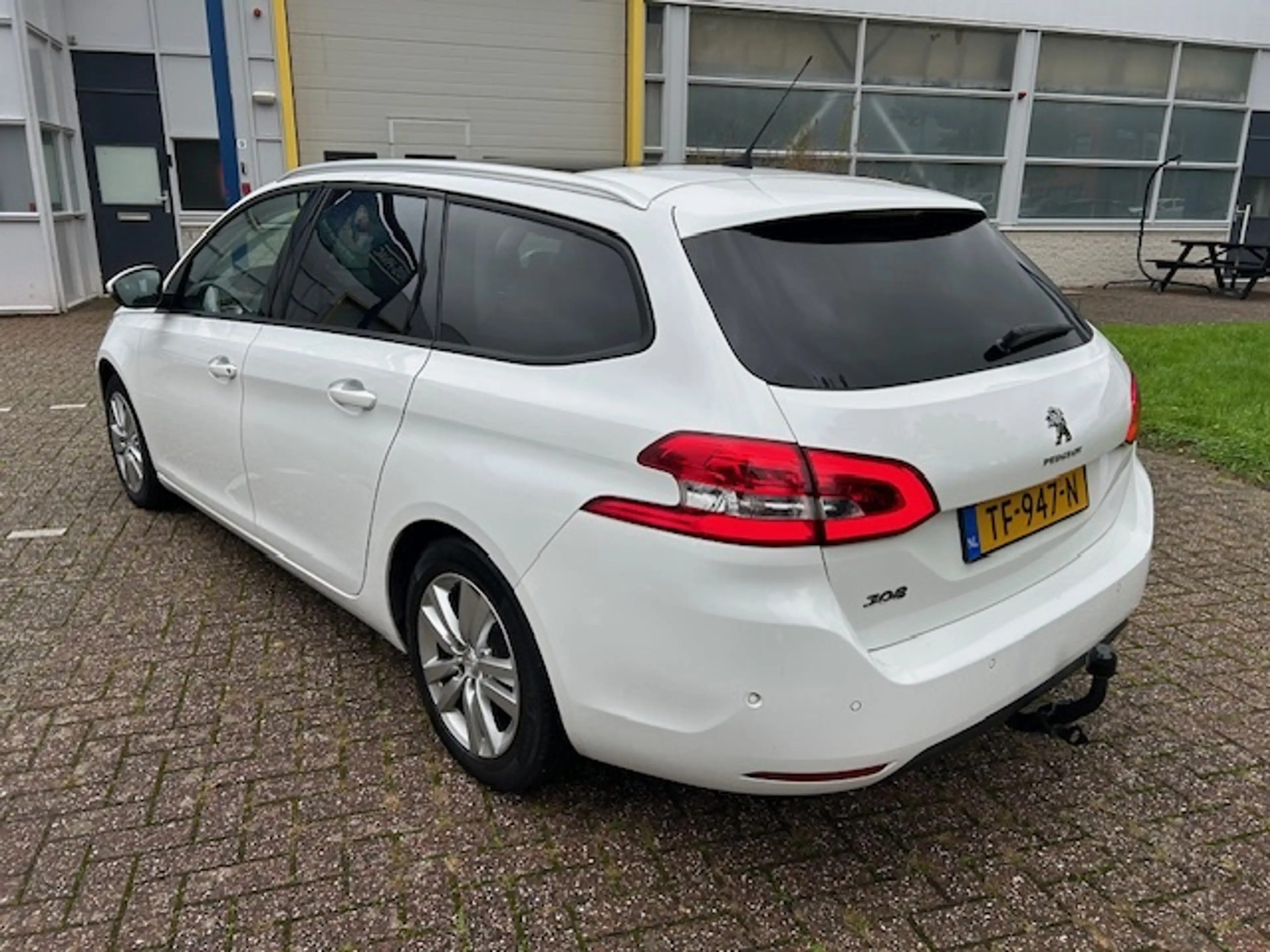 Peugeot 308 SW 1.2 PureT.Blue L. Ex PANO LEER NAVI CRUISE. — photo 4