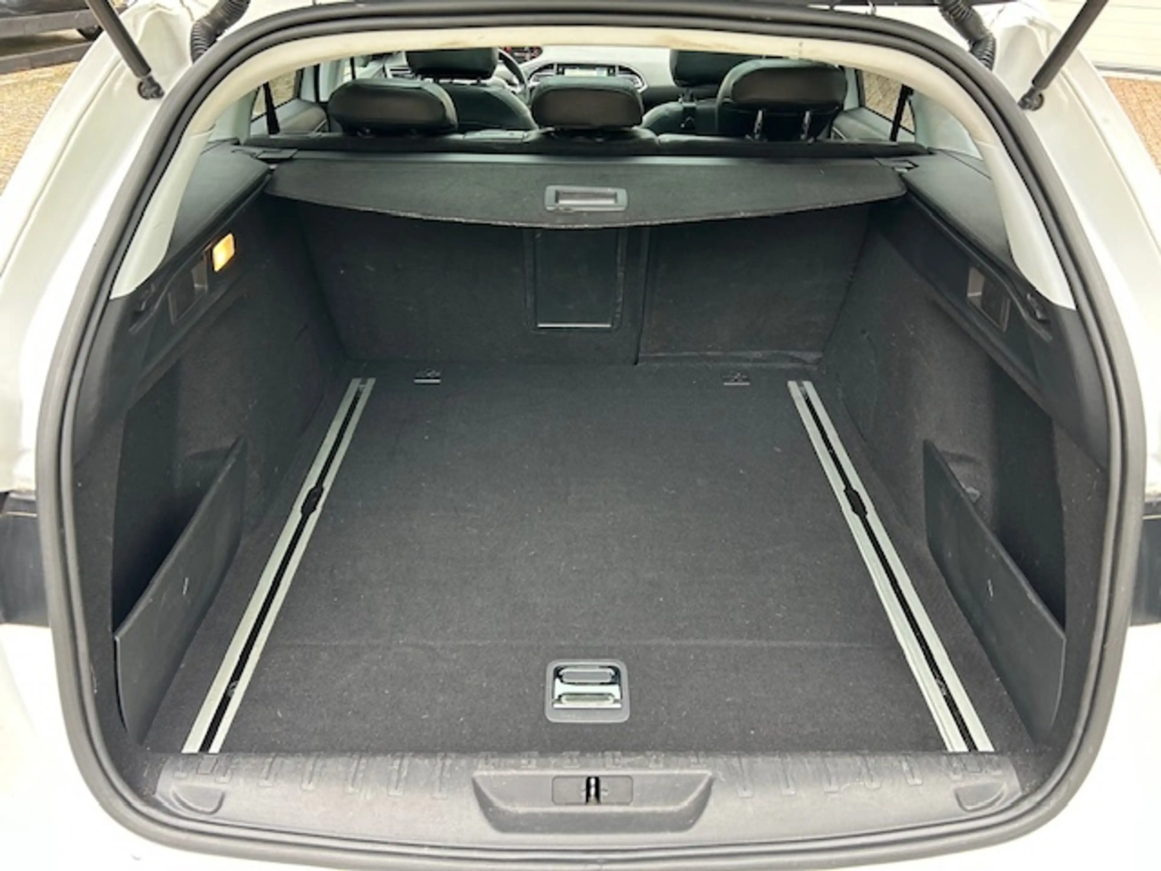 Peugeot 308 SW 1.2 PureT.Blue L. Ex PANO LEER NAVI CRUISE. — photo 9