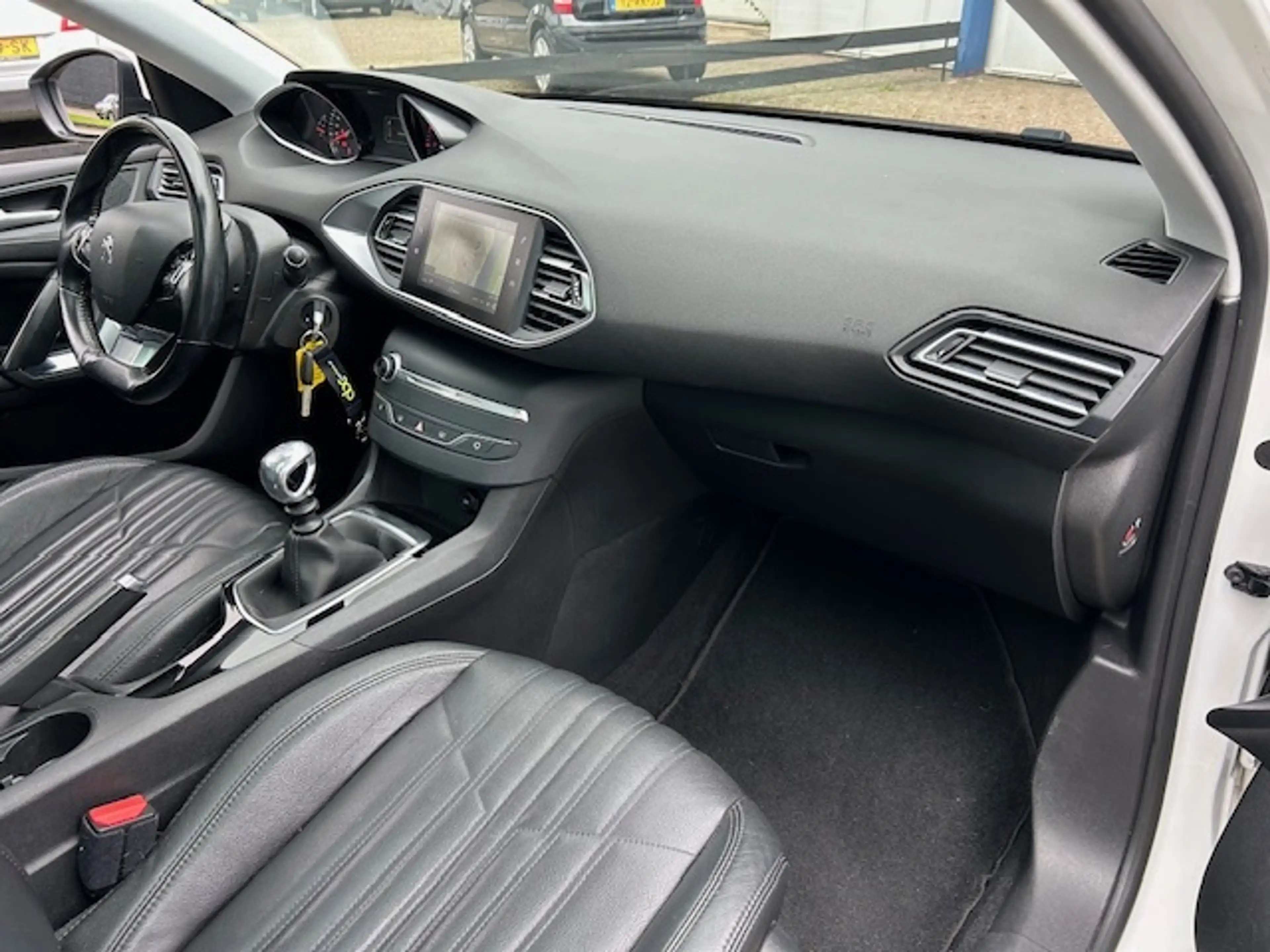 Peugeot 308 SW 1.2 PureT.Blue L. Ex PANO LEER NAVI CRUISE. — photo 15