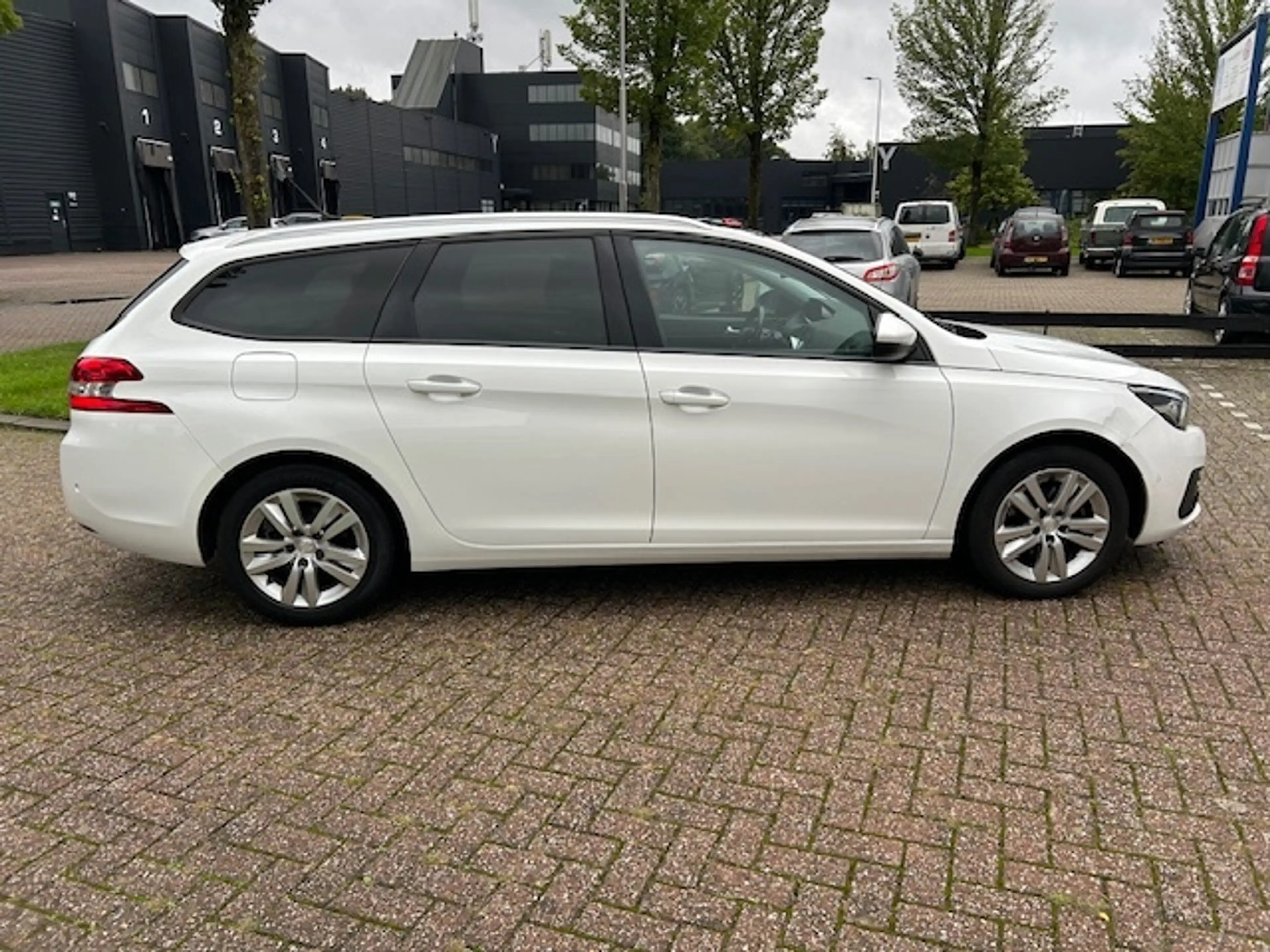 Peugeot 308 SW 1.2 PureT.Blue L. Ex PANO LEER NAVI CRUISE. — photo 7