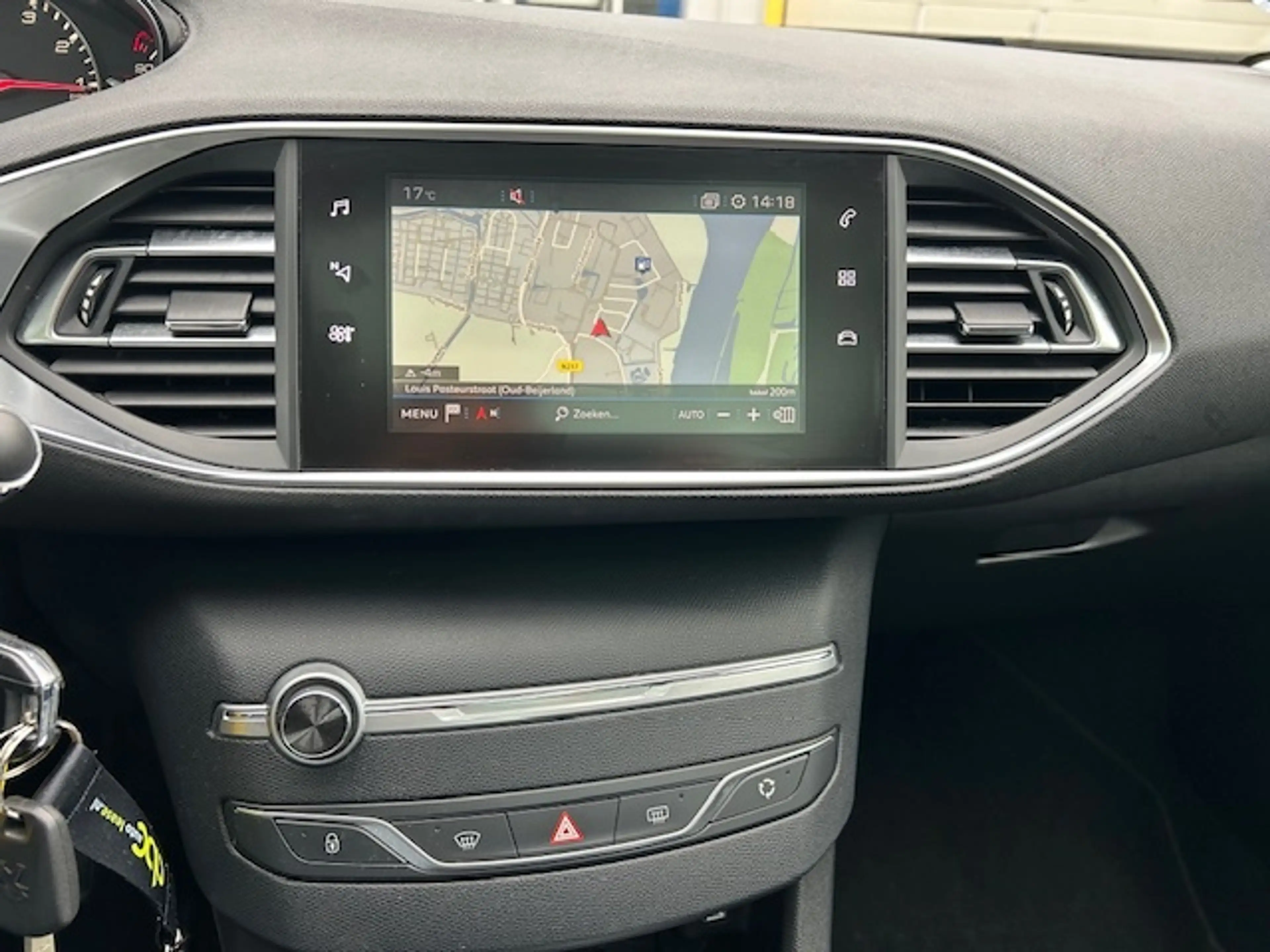 Peugeot 308 SW 1.2 PureT.Blue L. Ex PANO LEER NAVI CRUISE. — photo 18