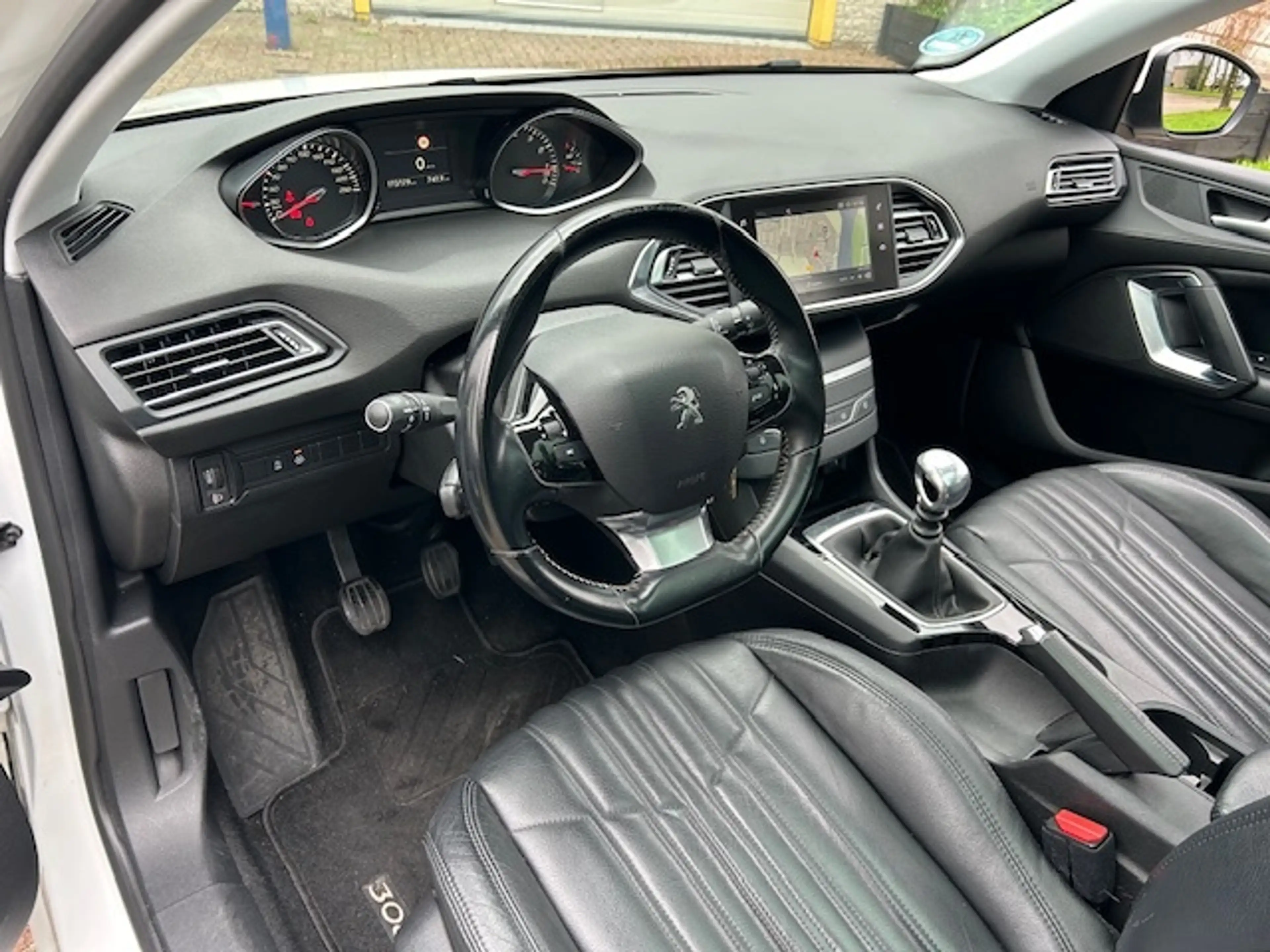 Peugeot 308 SW 1.2 PureT.Blue L. Ex PANO LEER NAVI CRUISE. — photo 14