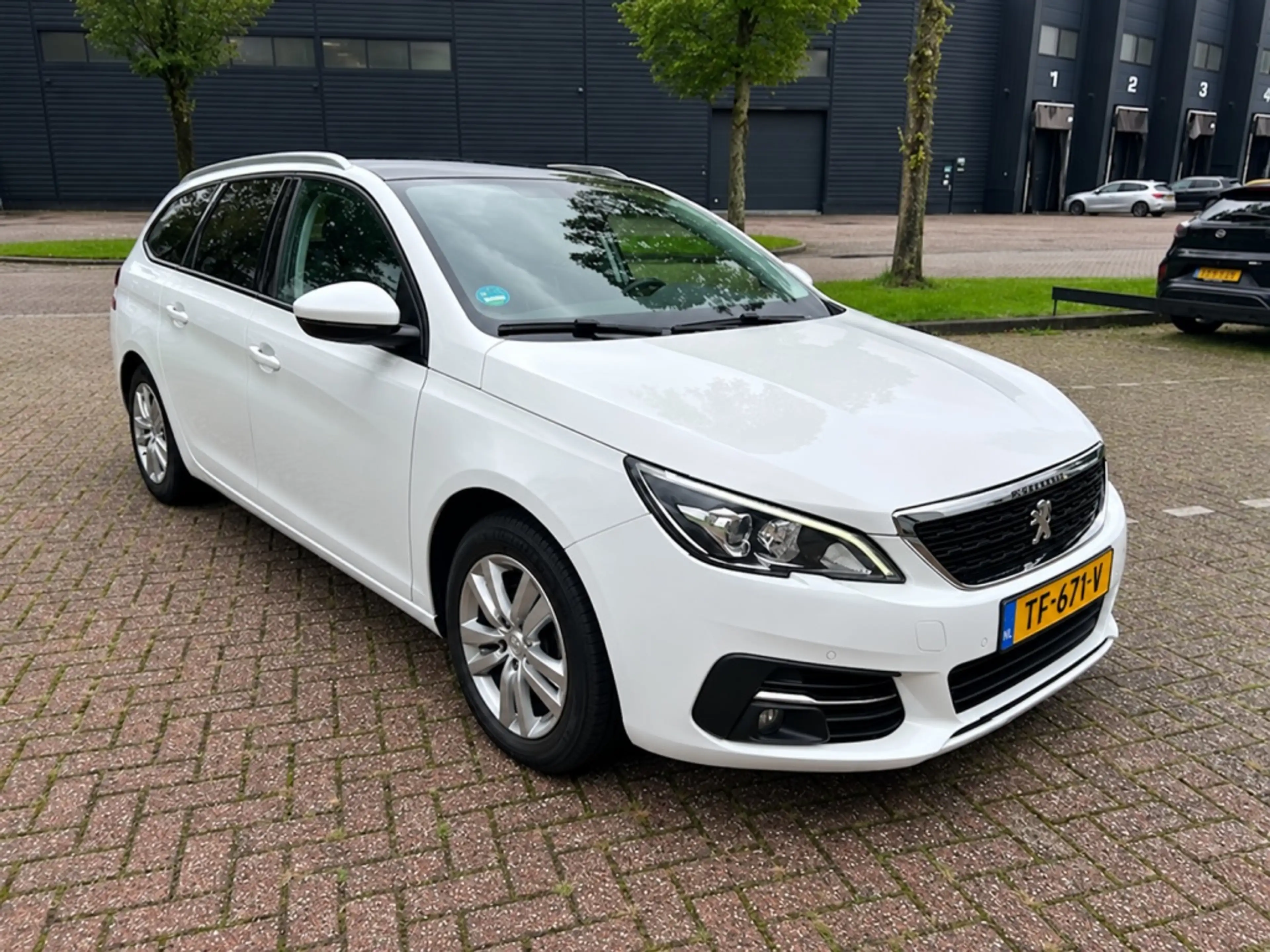 Peugeot 308 SW 1.2 PureT.Blue L. Ex PANO LEER NAVI CRUISE. — photo 3