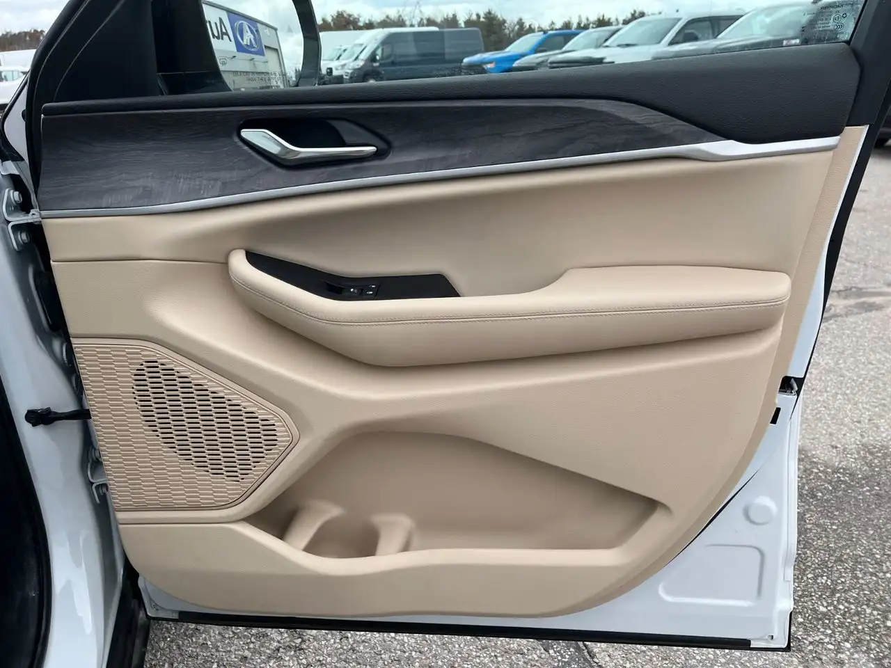 Jeep Grand Cherokee снимка Jeep Grand Cherokee