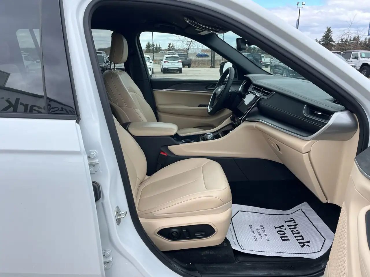 Jeep Grand Cherokee снимка Jeep Grand Cherokee