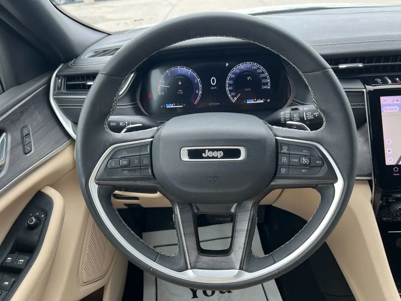 Jeep Grand Cherokee снимка Jeep Grand Cherokee