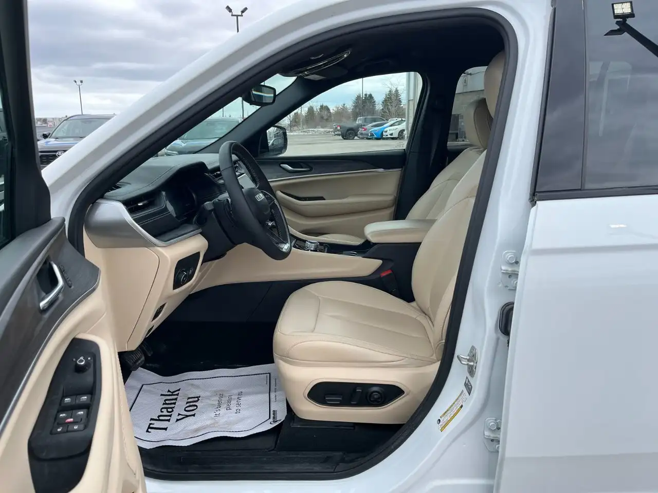 Jeep Grand Cherokee снимка Jeep Grand Cherokee