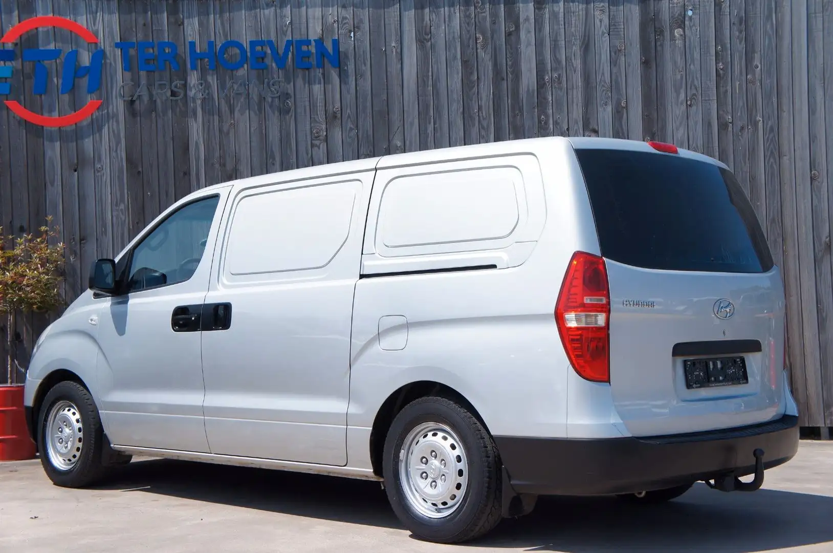 Hyundai H300 2.5 CRDi Lang Klima 3-Sitzer AHK 125KW Eur4 Silber - 2