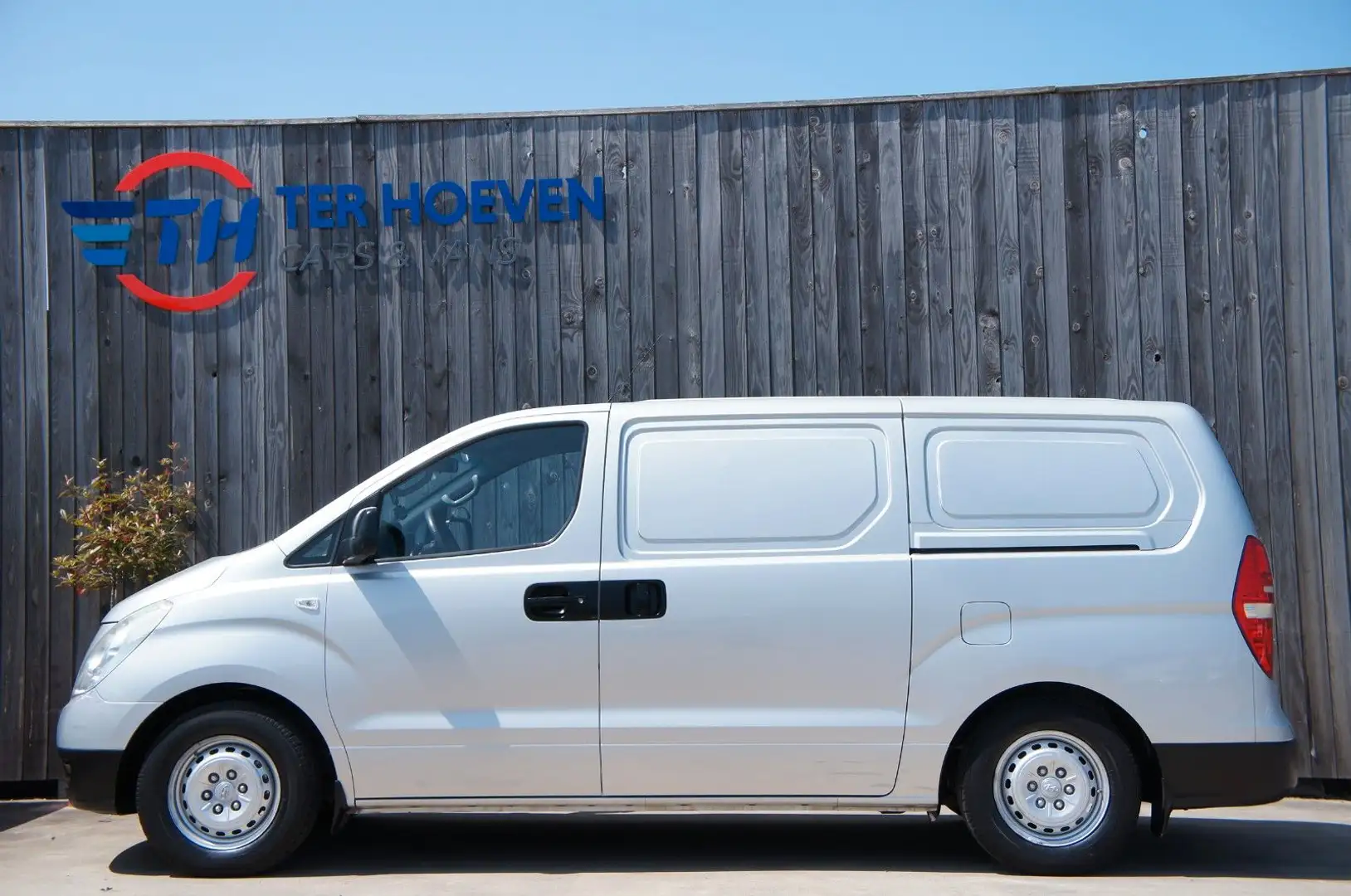 Hyundai H300 2.5 CRDi Lang Klima 3-Sitzer AHK 125KW Eur4 Silber - 1