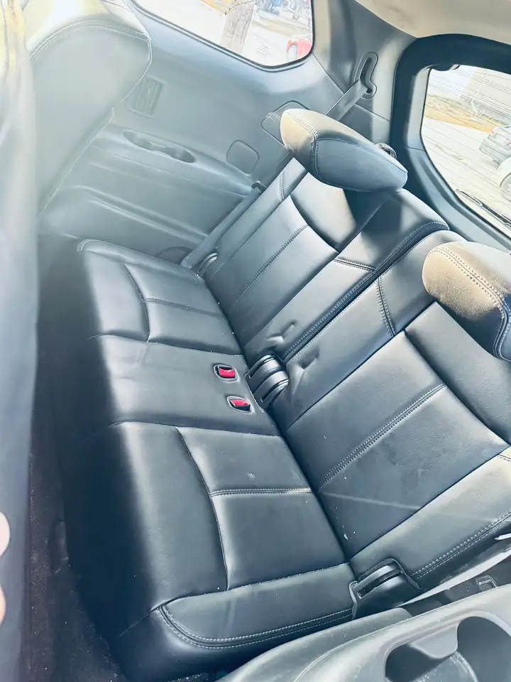 Nissan Pathfinder снимка Nissan Pathfinder