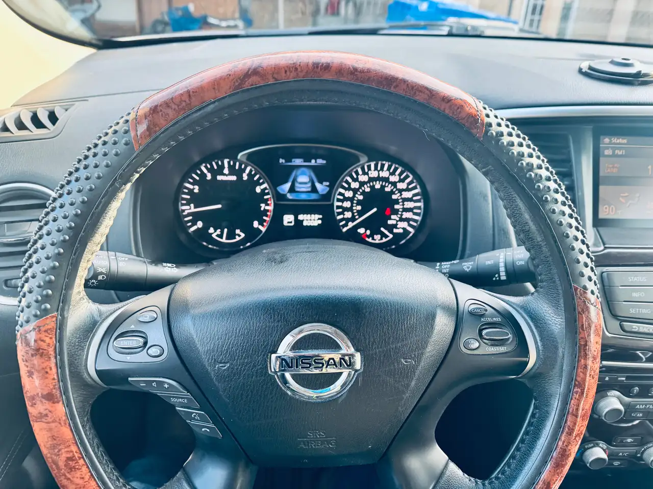 Nissan Pathfinder снимка Nissan Pathfinder