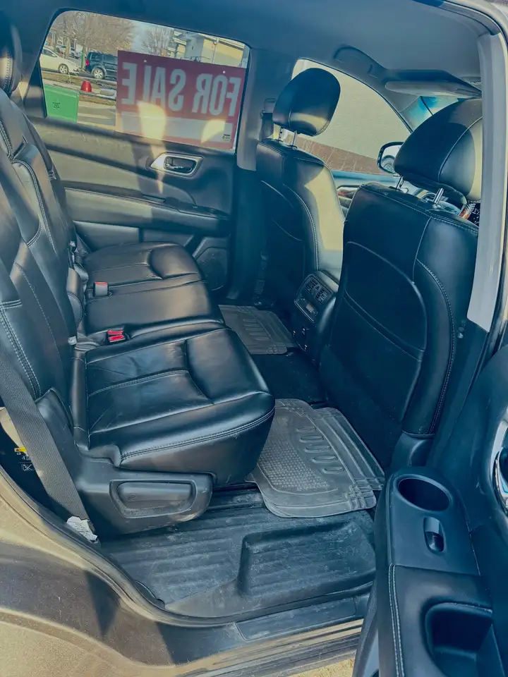 Nissan Pathfinder снимка Nissan Pathfinder