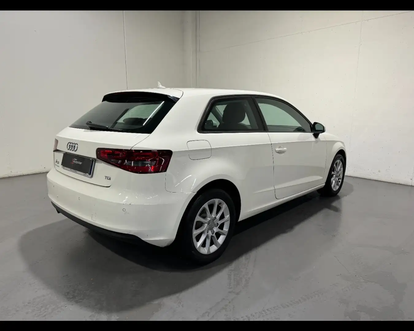 Audi A3 1.6 TDI ATTRACTION Wit - 2