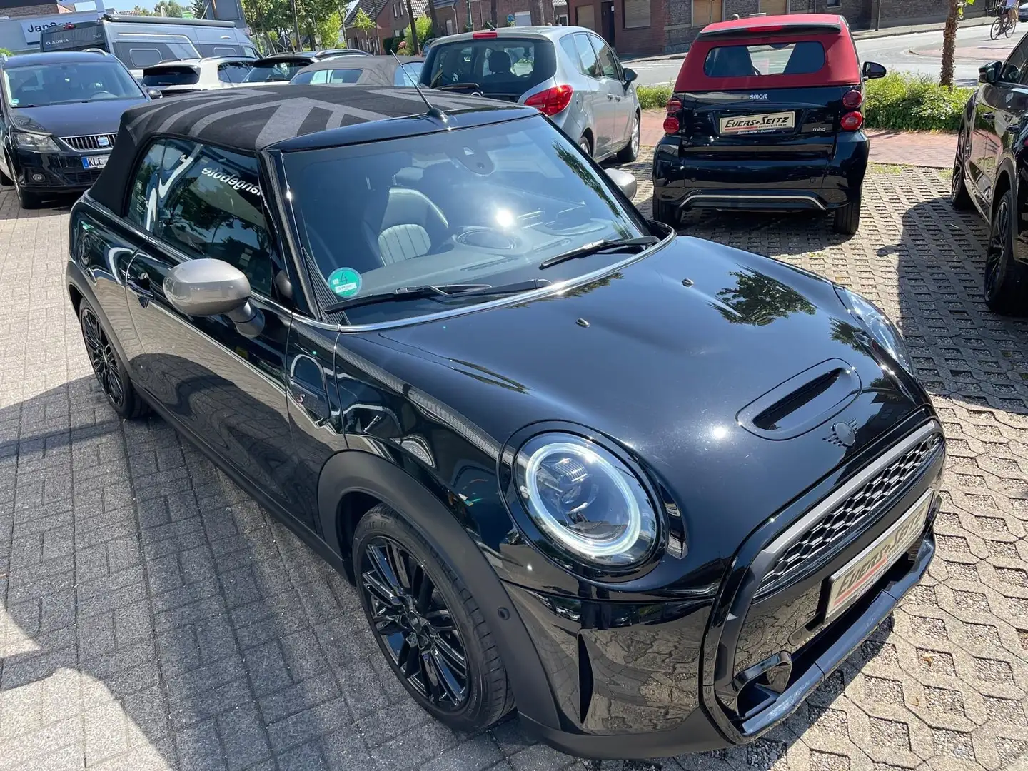 MINI Cooper Cabrio S MINI Yours Trim (Navi, Head-Up; Vollleder) Noir - 2