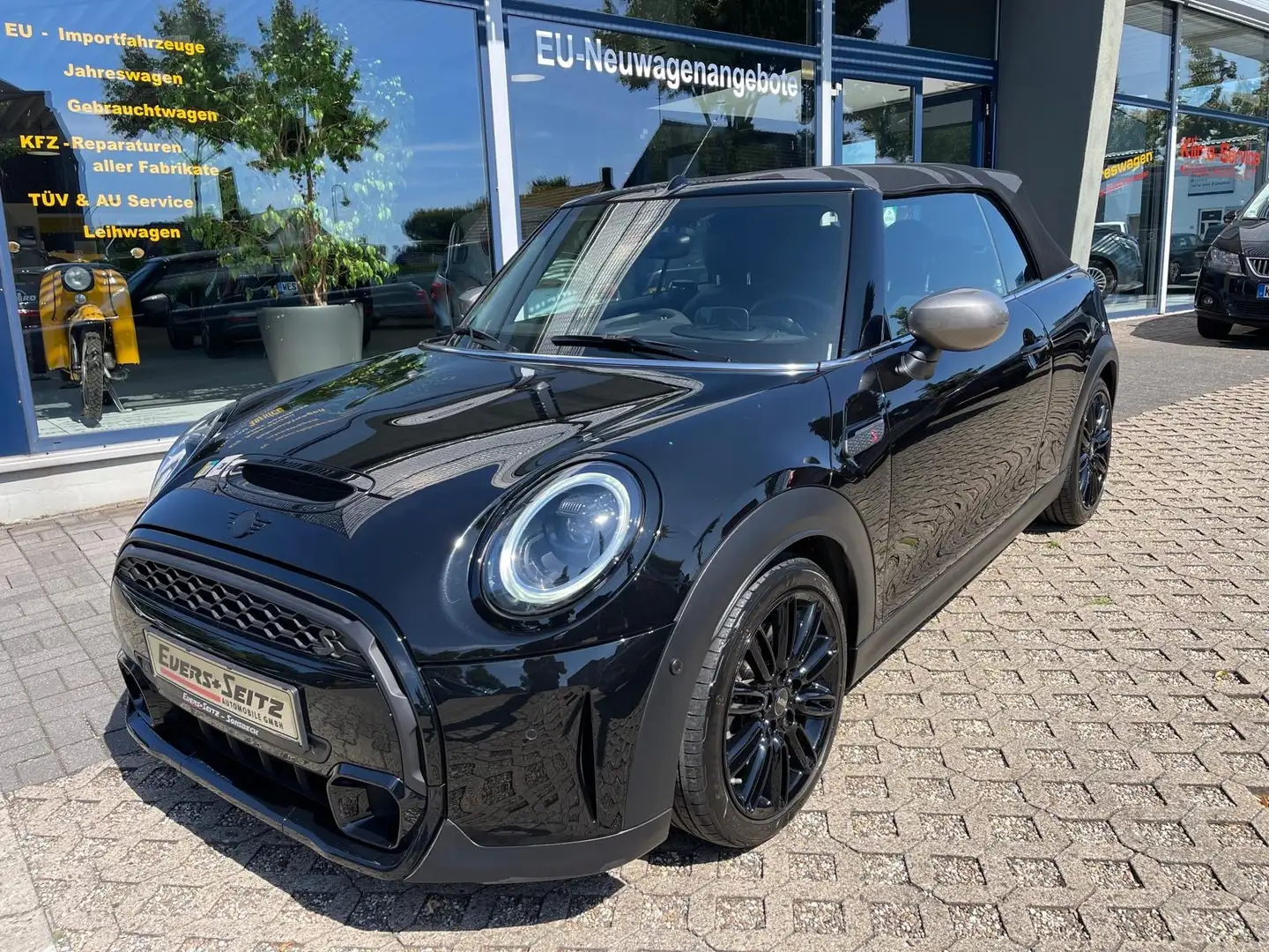 MINI Cooper Cabrio S MINI Yours Trim (Navi, Head-Up; Vollleder) Noir - 1