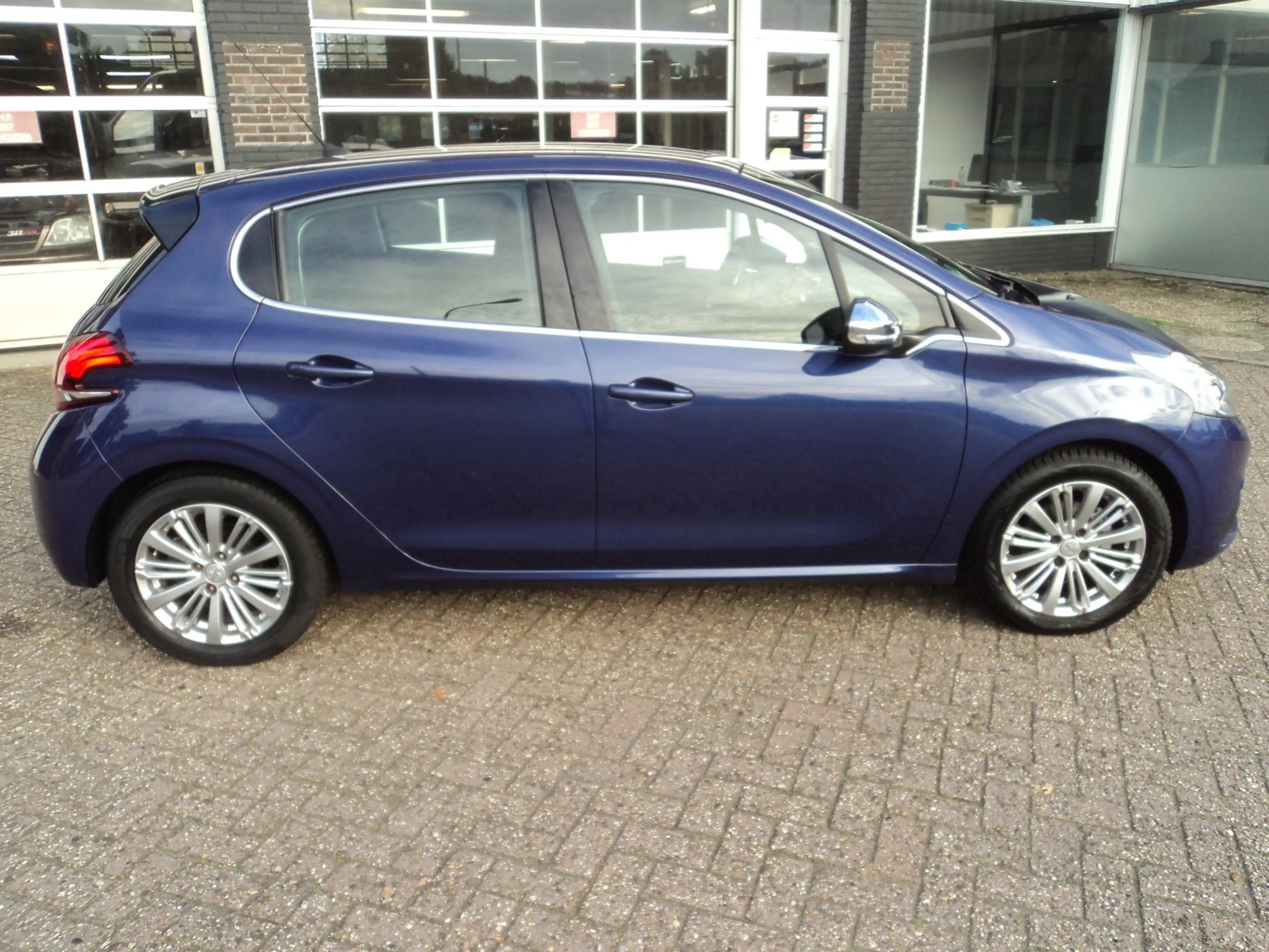 Peugeot 208 1.2 PureTech Blue Lease Executive Distributieriem — photo 8