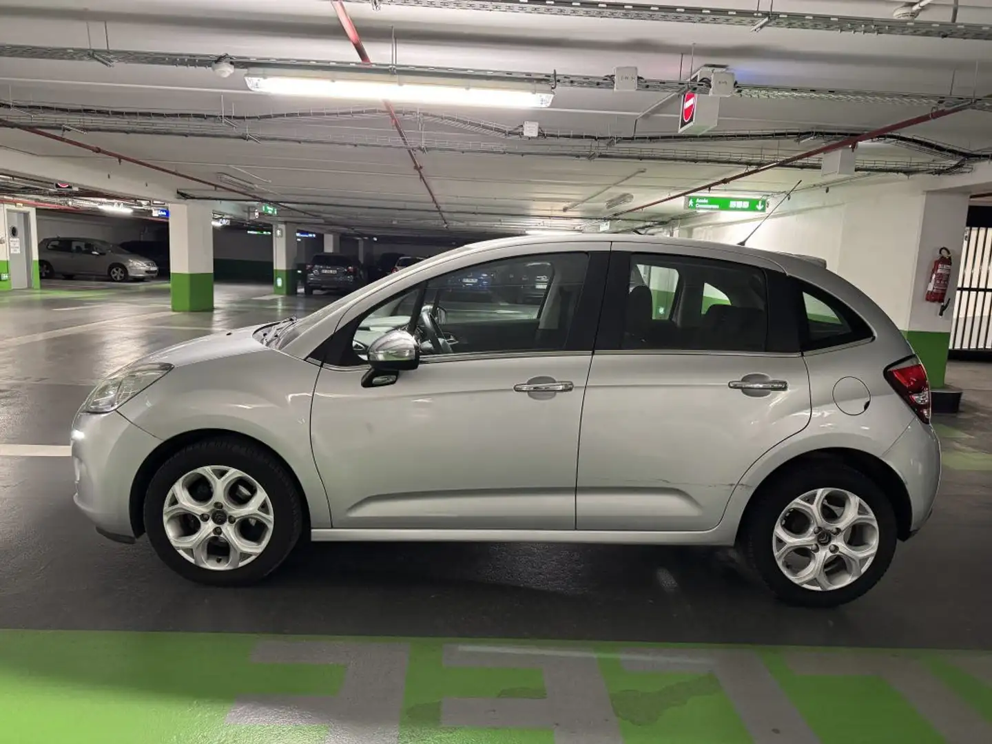 Citroen C3 1.2 PureTech Sélection Gris - 2