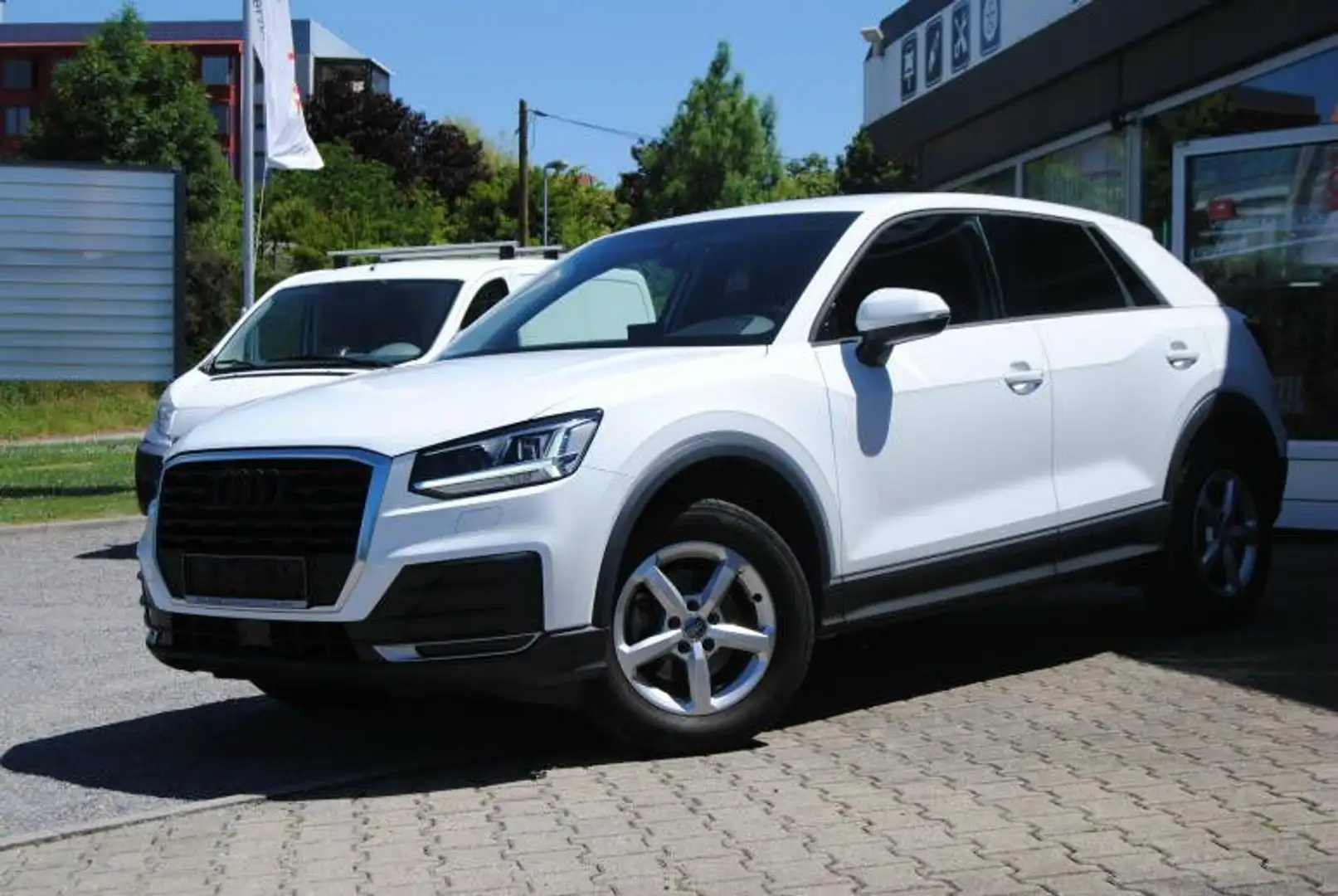 Audi Q2 30TFSI . 1-Hand. LED. Navi. Sitzheiz.e-Klappe Weiß - 1