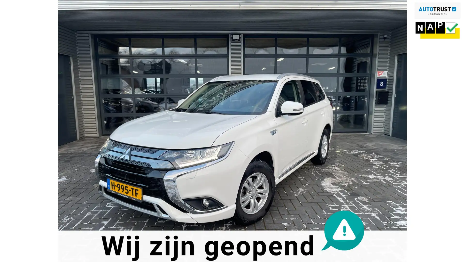 Mitsubishi Outlander 2.4 PHEV AWD Pure Plugin Hybride Trekhaak Weiß - 1