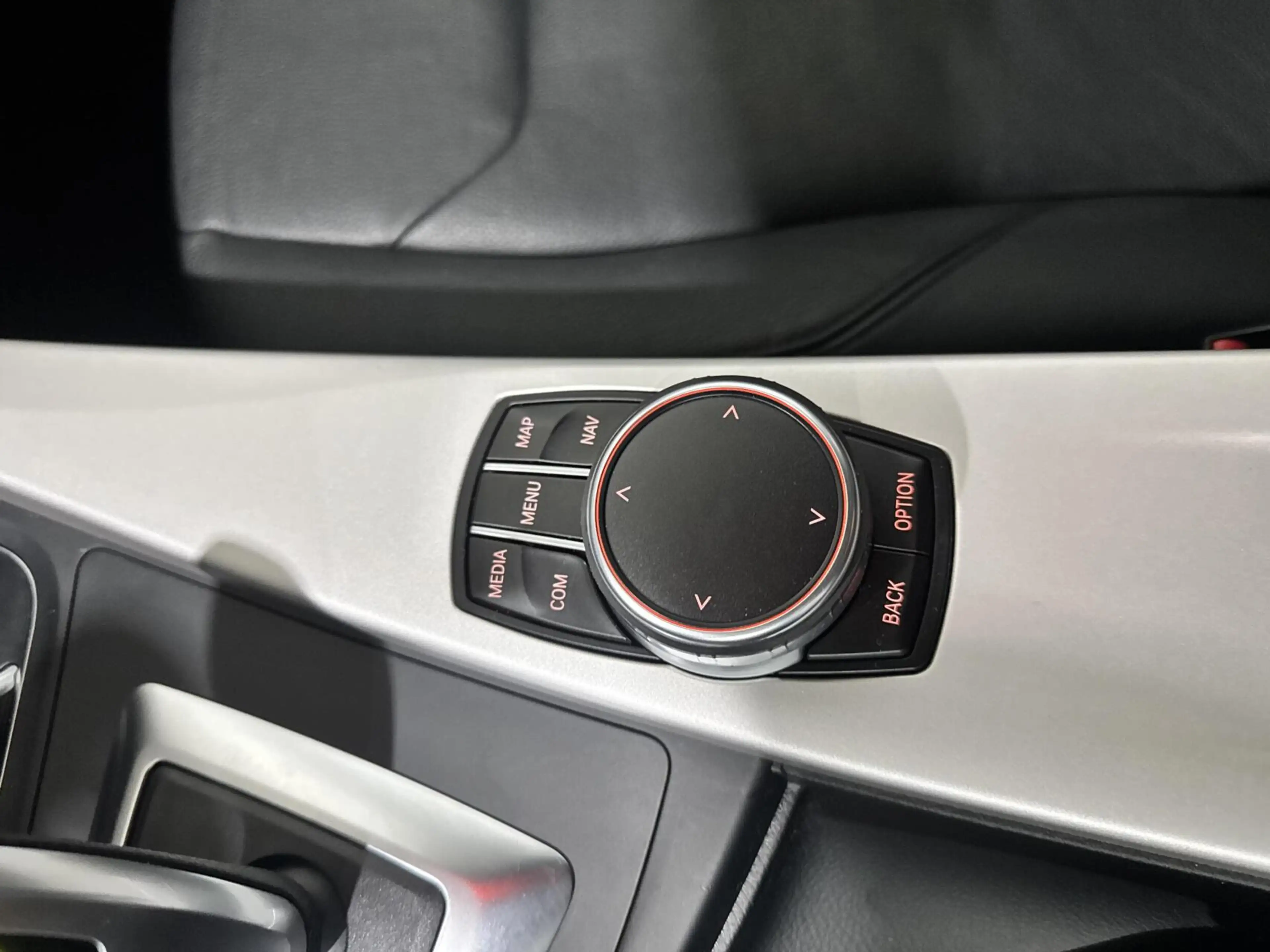 BMW 318 3-serie Touring 318i High Executive|CARPLAY|CAMERA — photo 32
