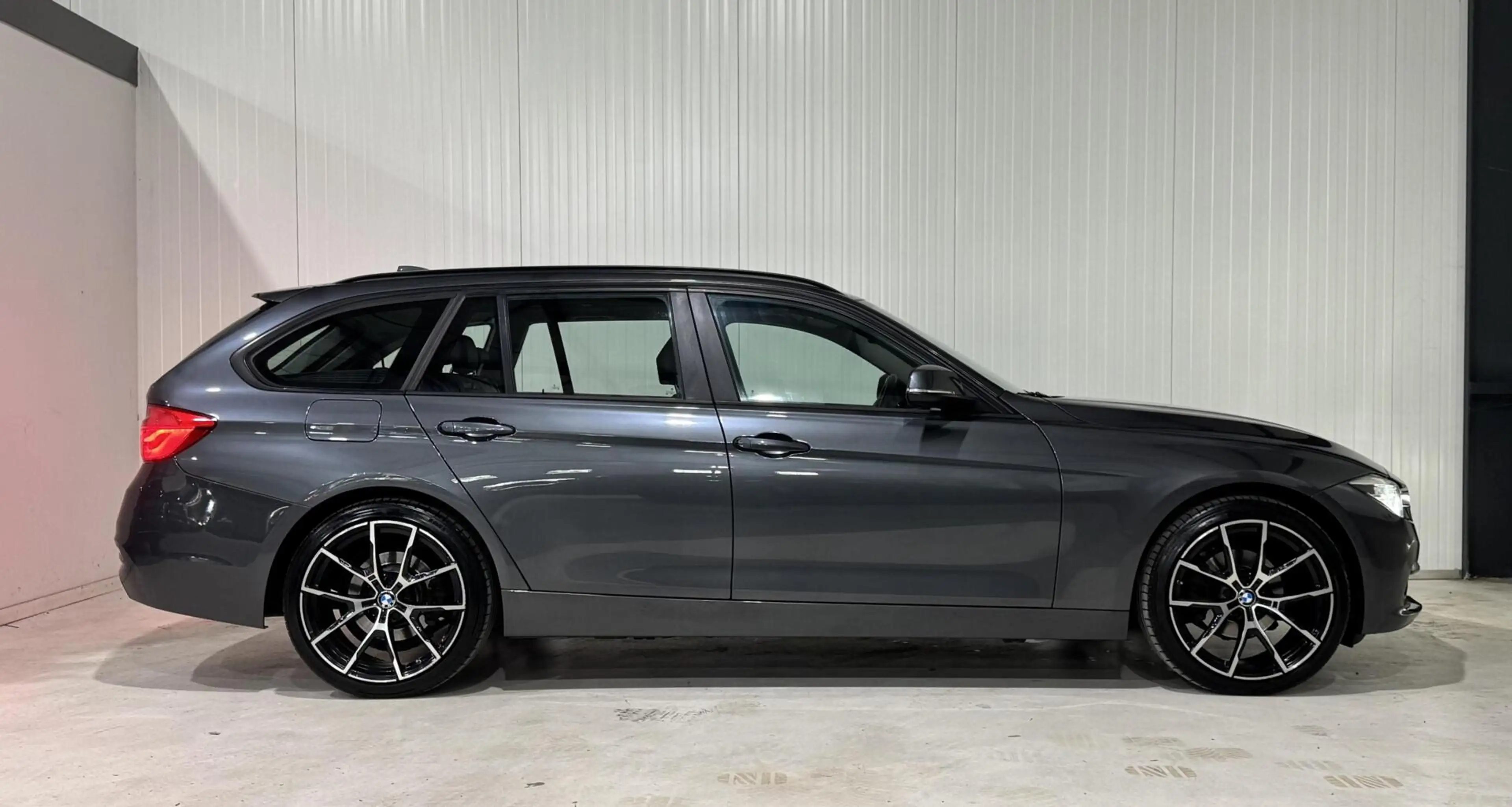 BMW 318 3-serie Touring 318i High Executive|CARPLAY|CAMERA — photo 4