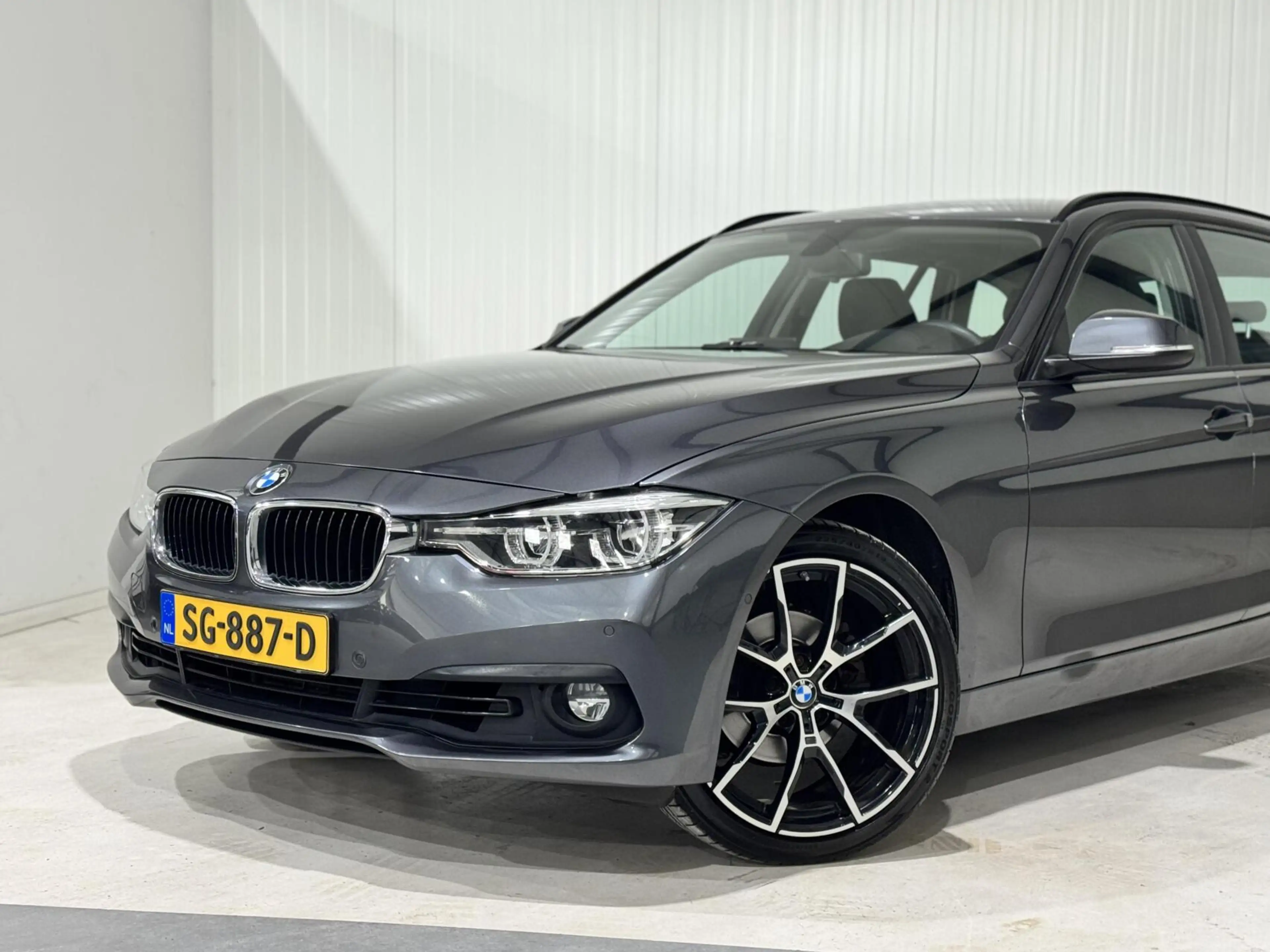 BMW 318 3-serie Touring 318i High Executive|CARPLAY|CAMERA — photo 10