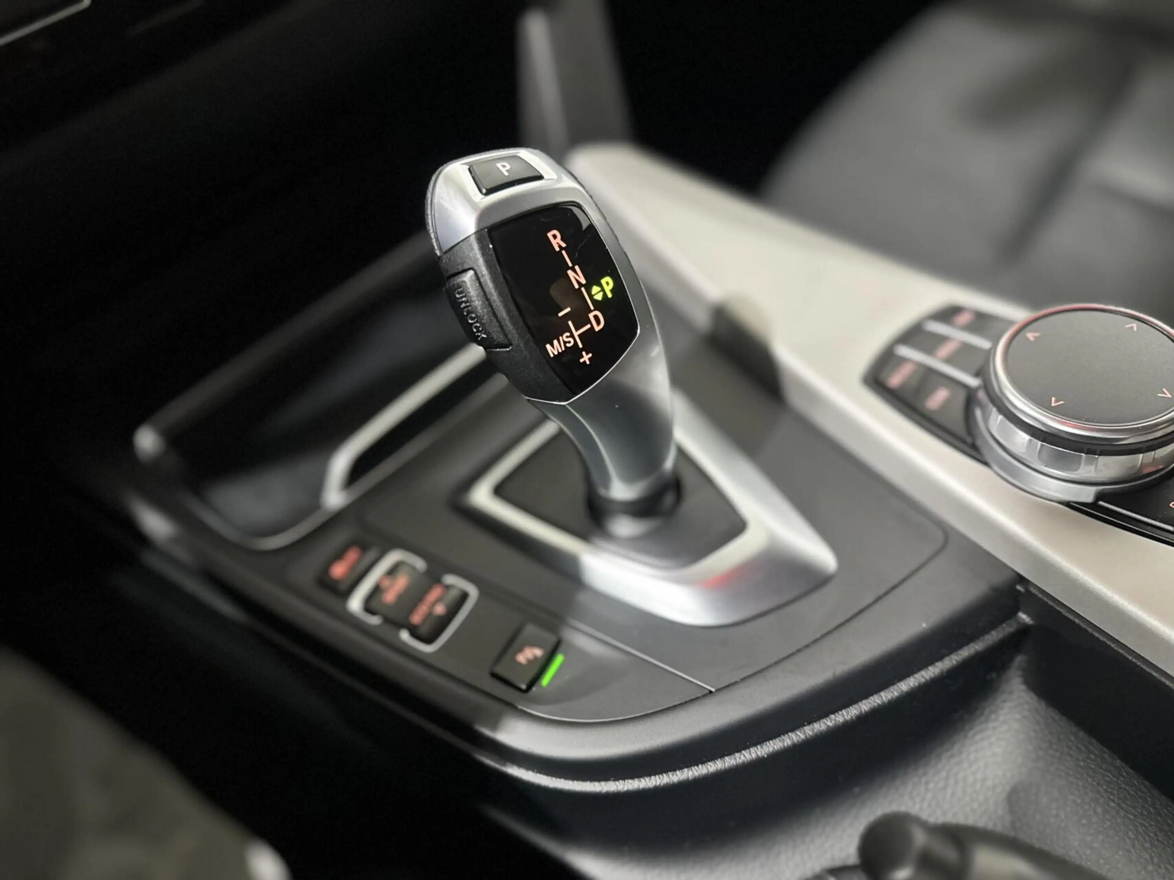 BMW 318 3-serie Touring 318i High Executive|CARPLAY|CAMERA — photo 29