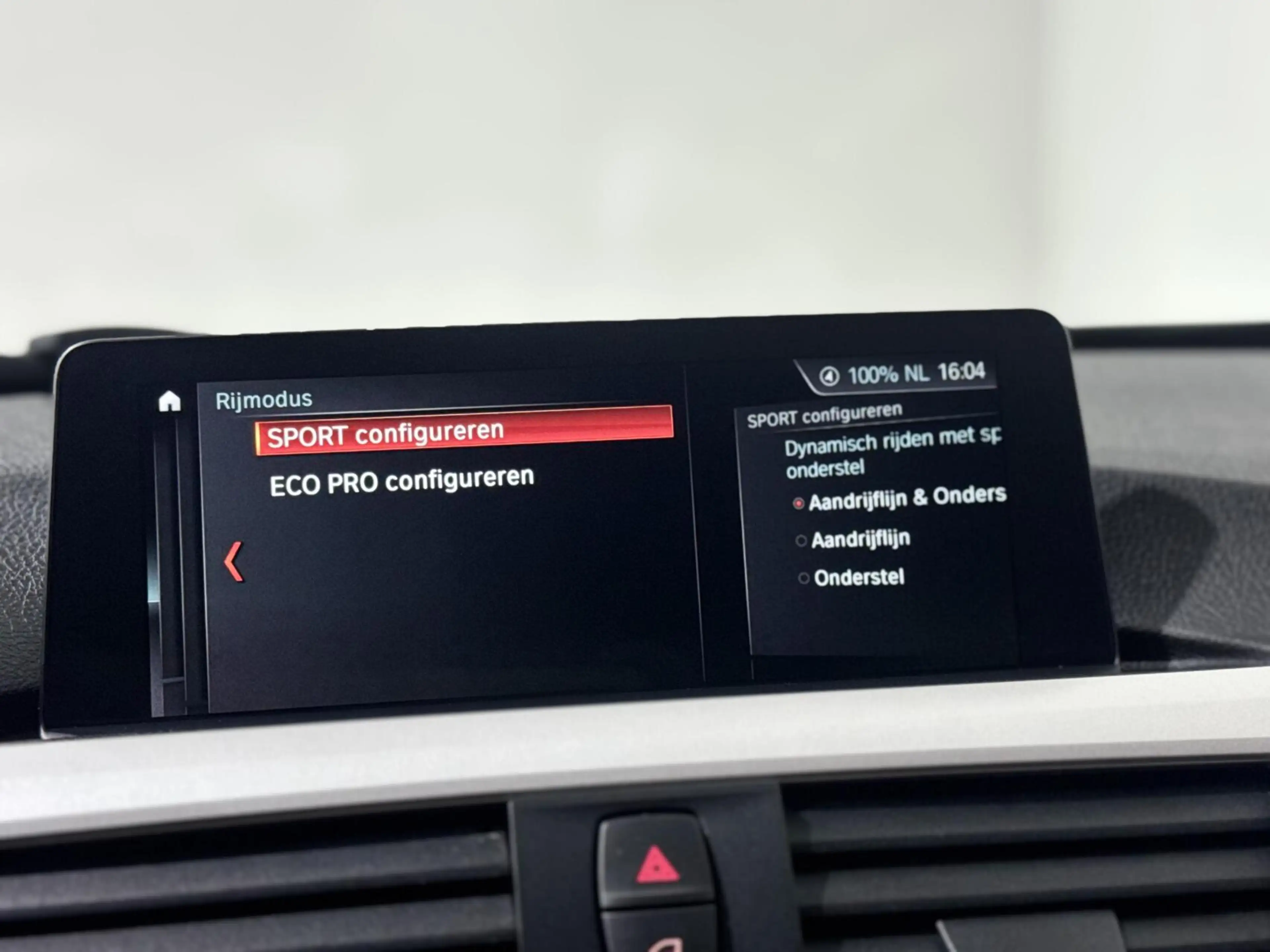 BMW 318 3-serie Touring 318i High Executive|CARPLAY|CAMERA — photo 22