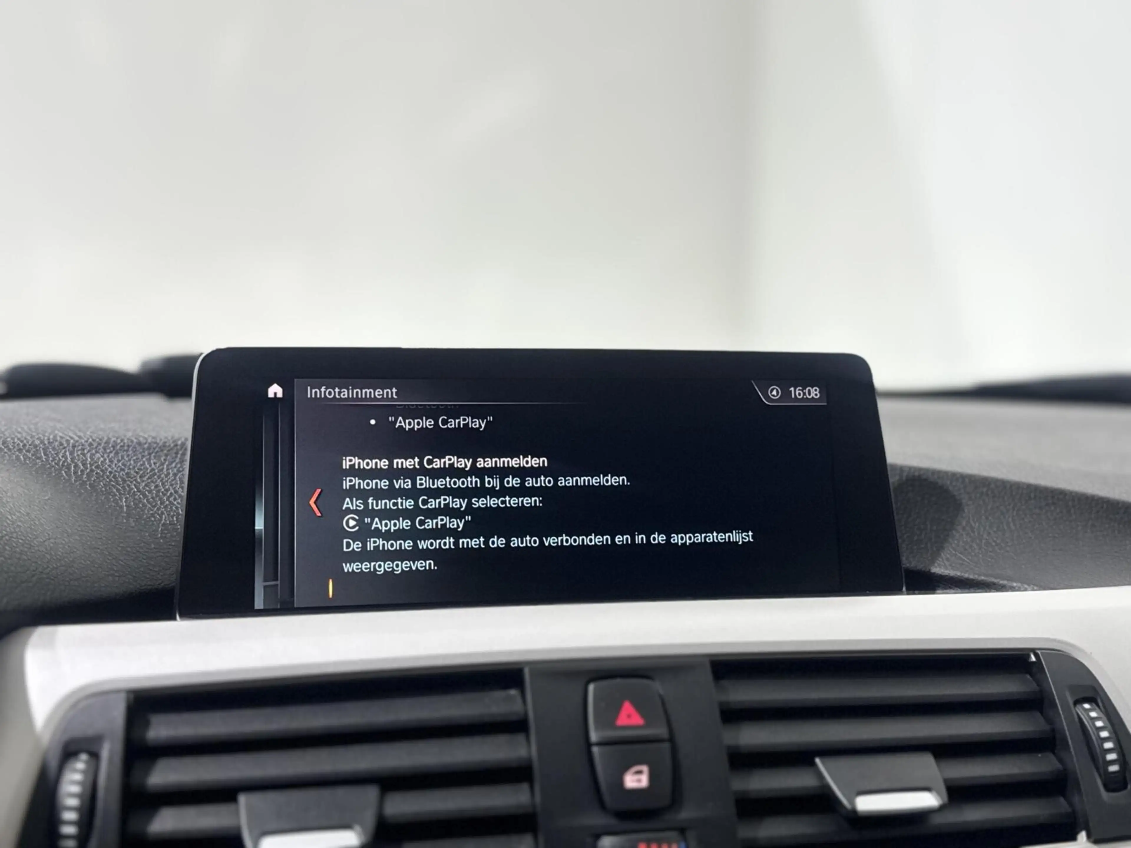 BMW 318 3-serie Touring 318i High Executive|CARPLAY|CAMERA — photo 25